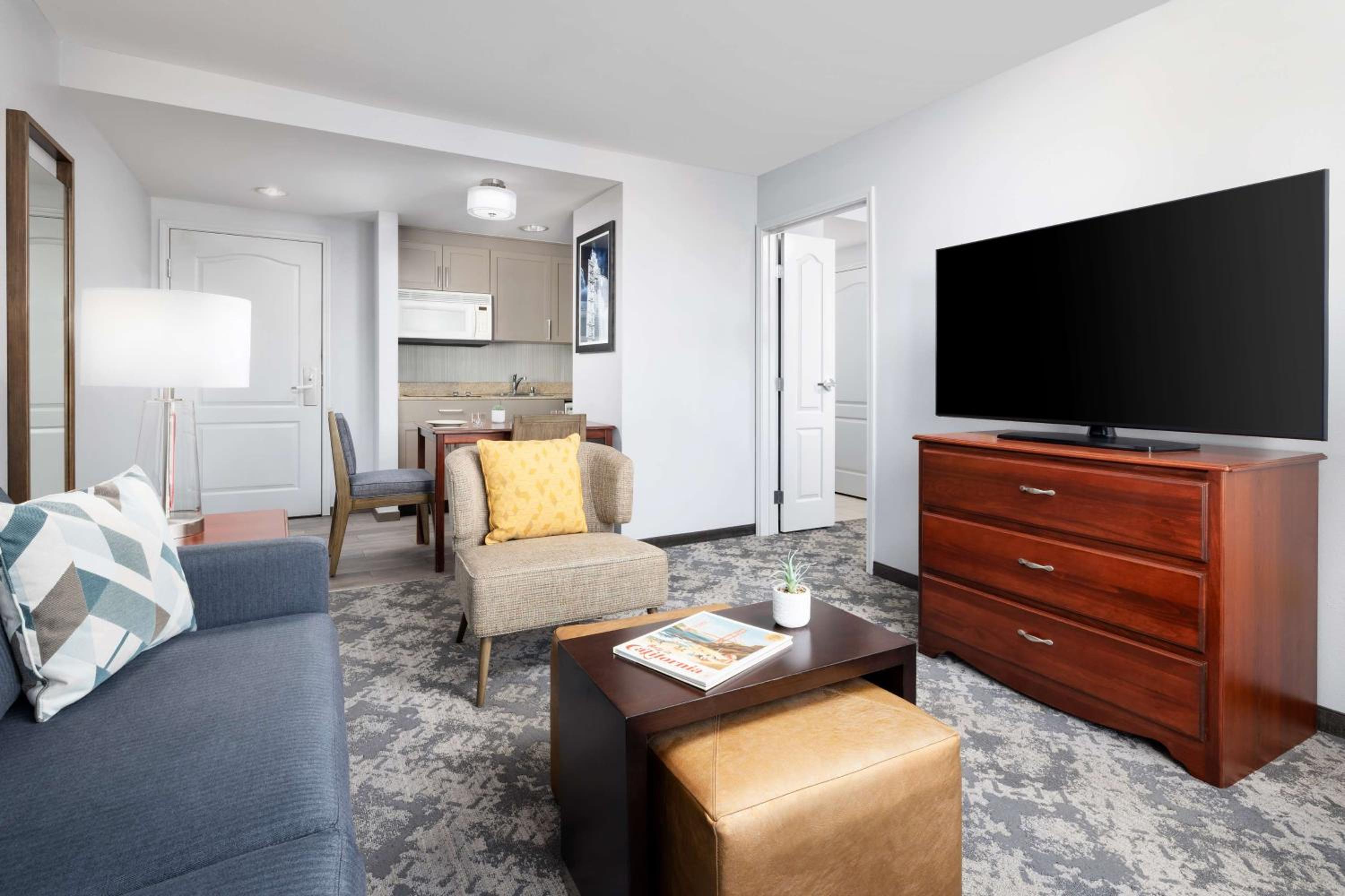 One-Bedroom King Suite - Non-Smoking - Photo 4