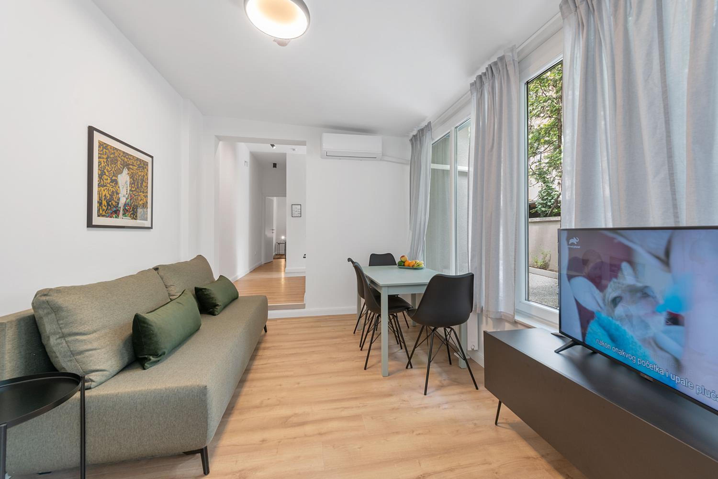 Apartment with Garden View
