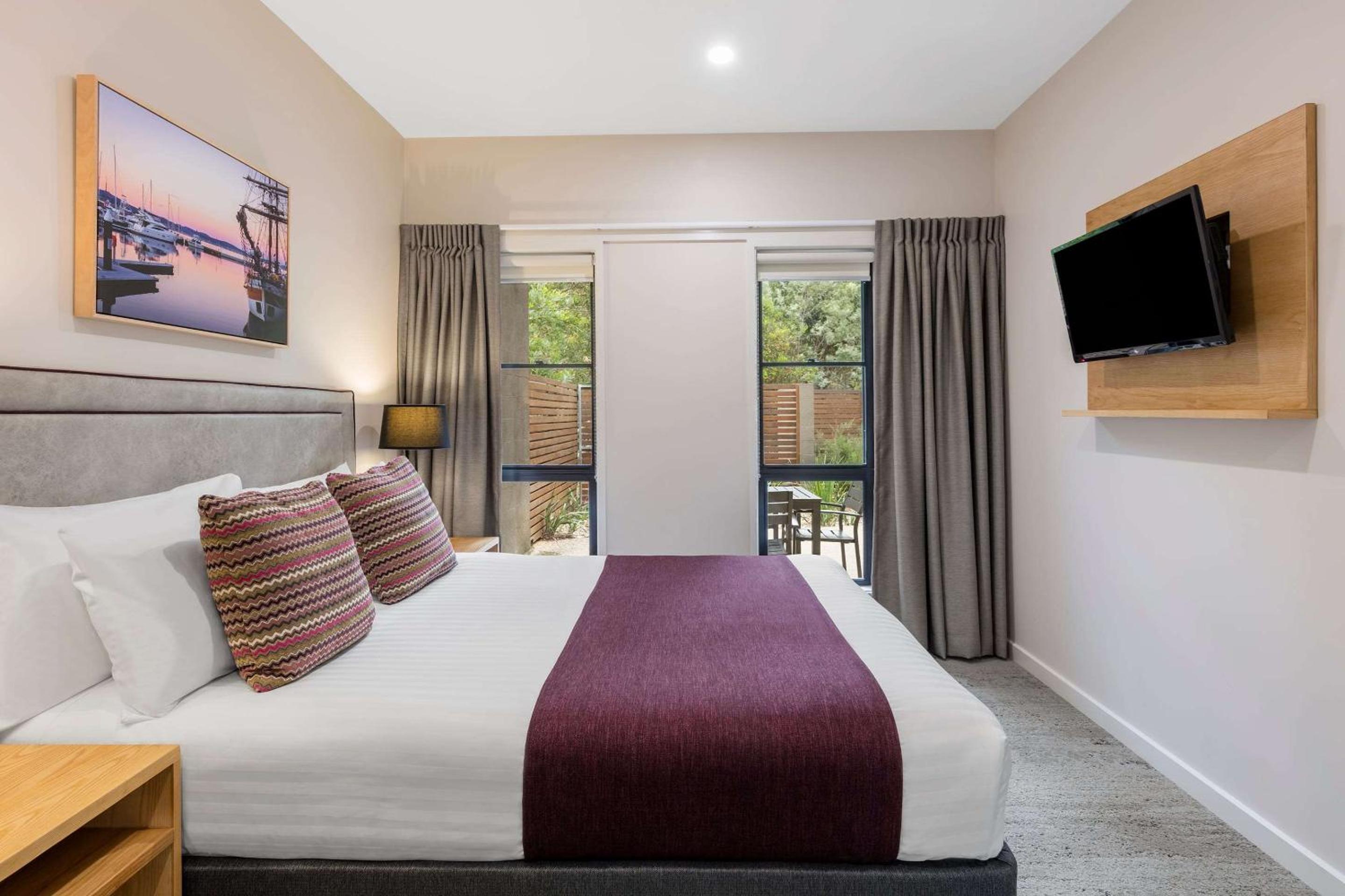One-Bedroom Deluxe Room photo 1