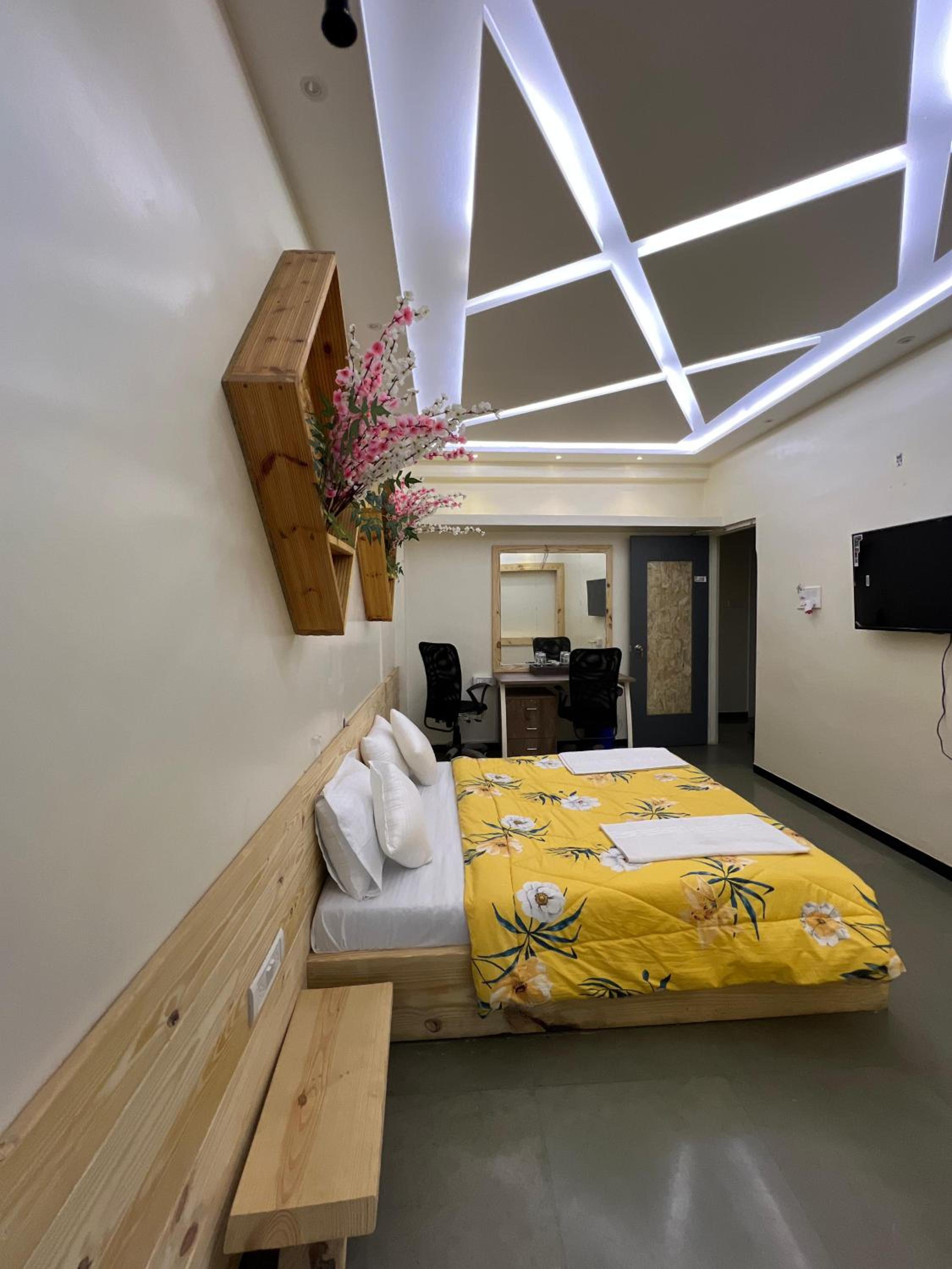 Deluxe Double Room with Bath photo 2