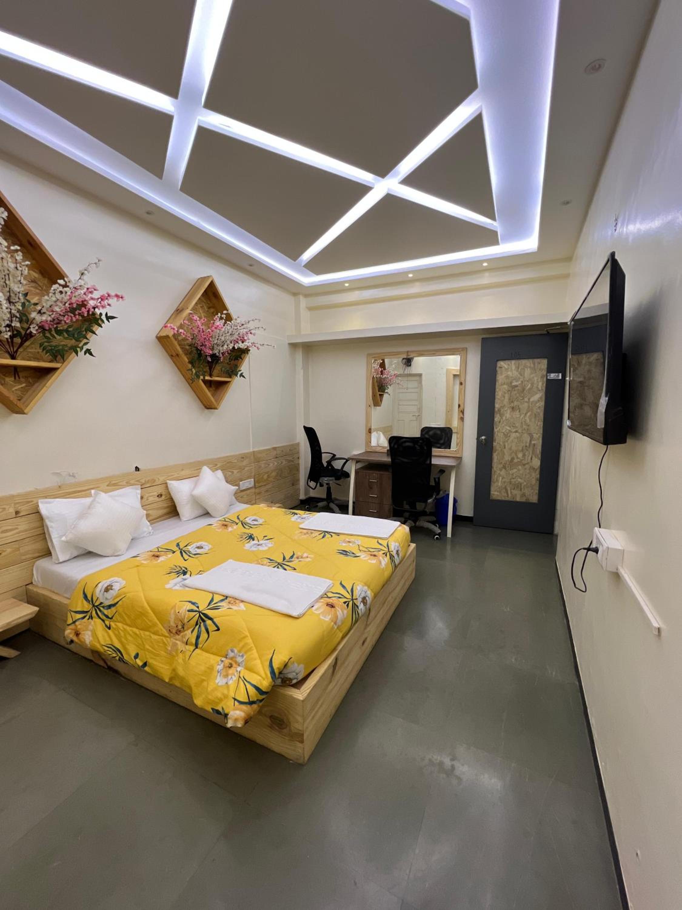 Deluxe Double Room with Bath photo 3