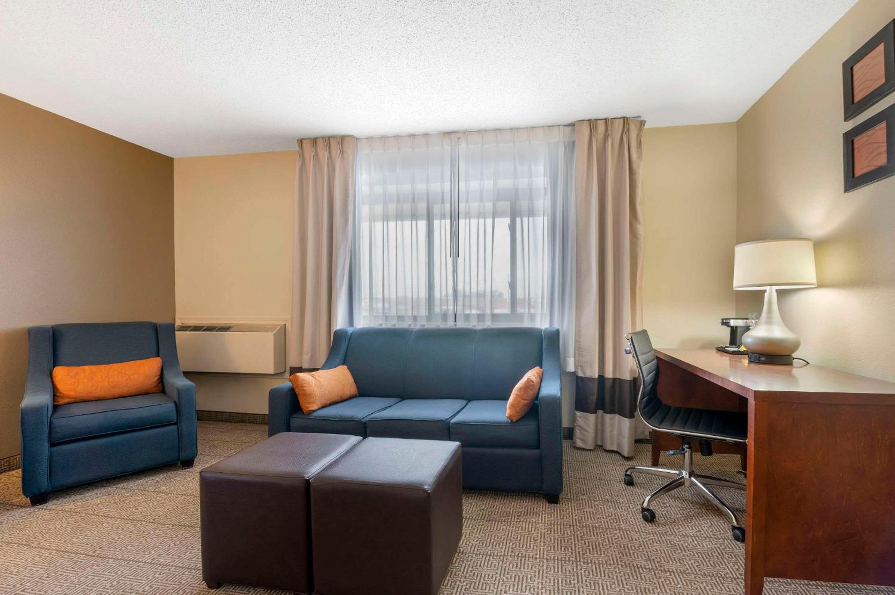 King Room - Non-Smoking - Photo 1