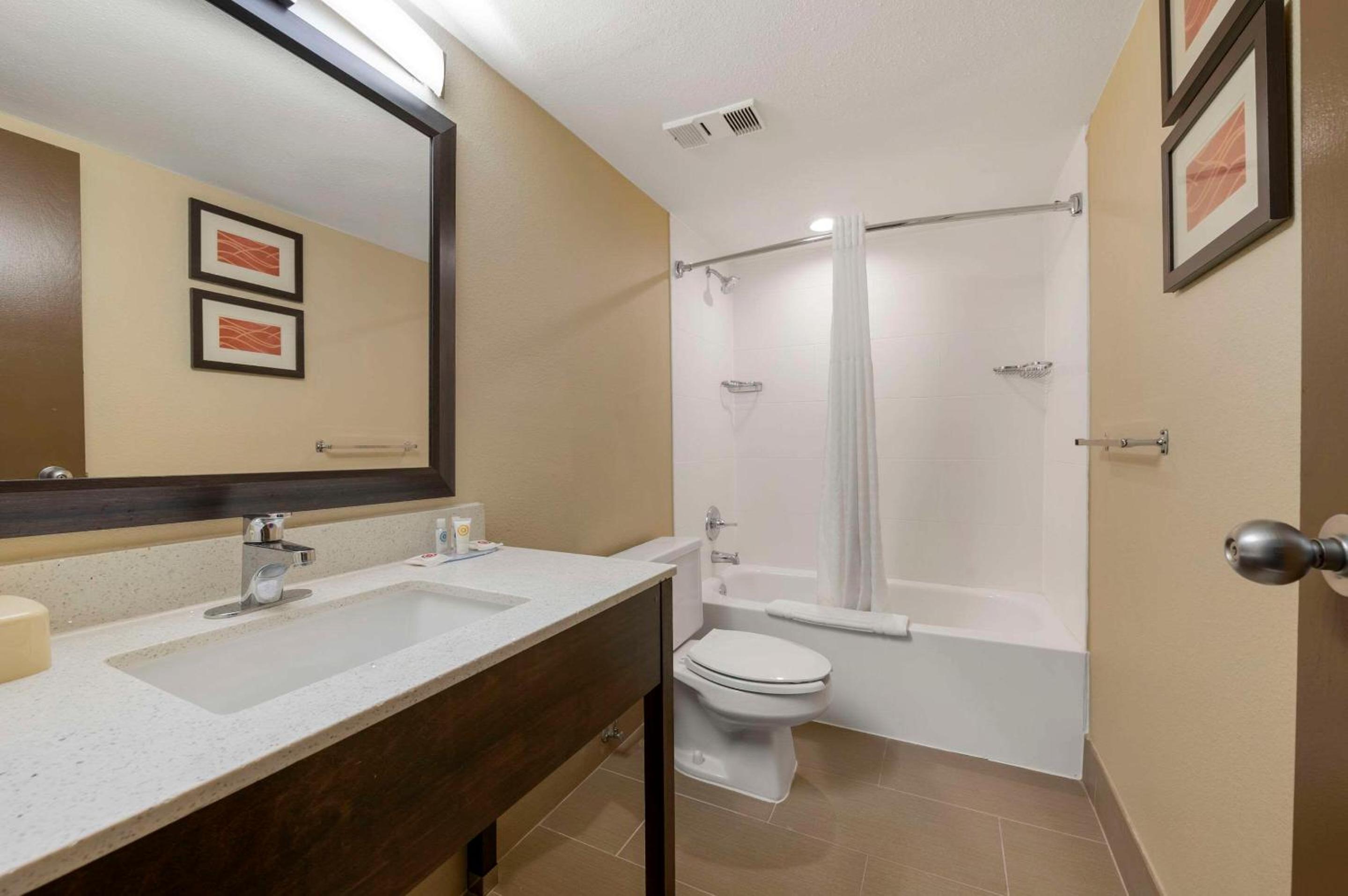 Double Room with Two Double Beds - Photo 2