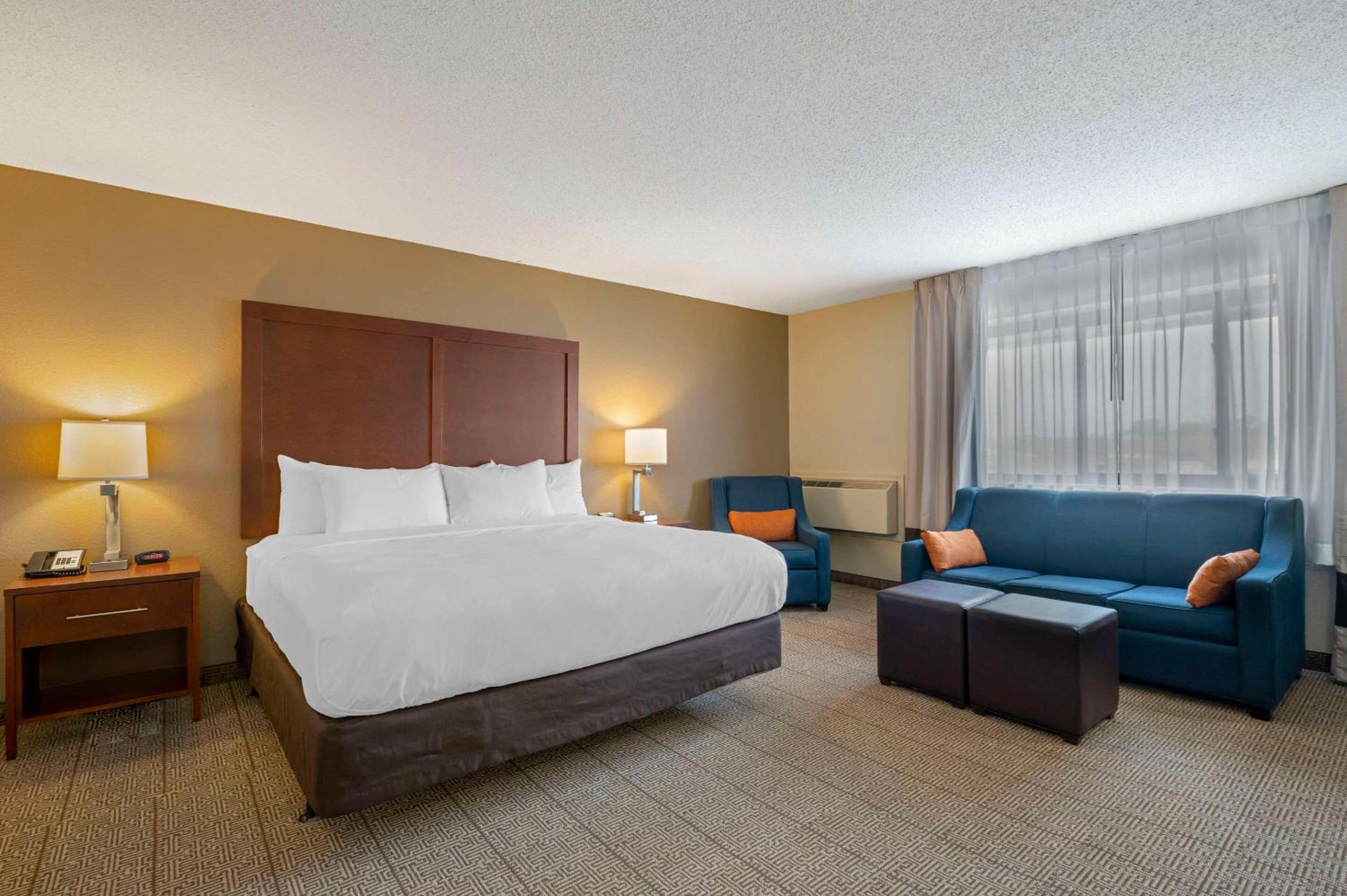 King Room - Non-Smoking - Photo 2