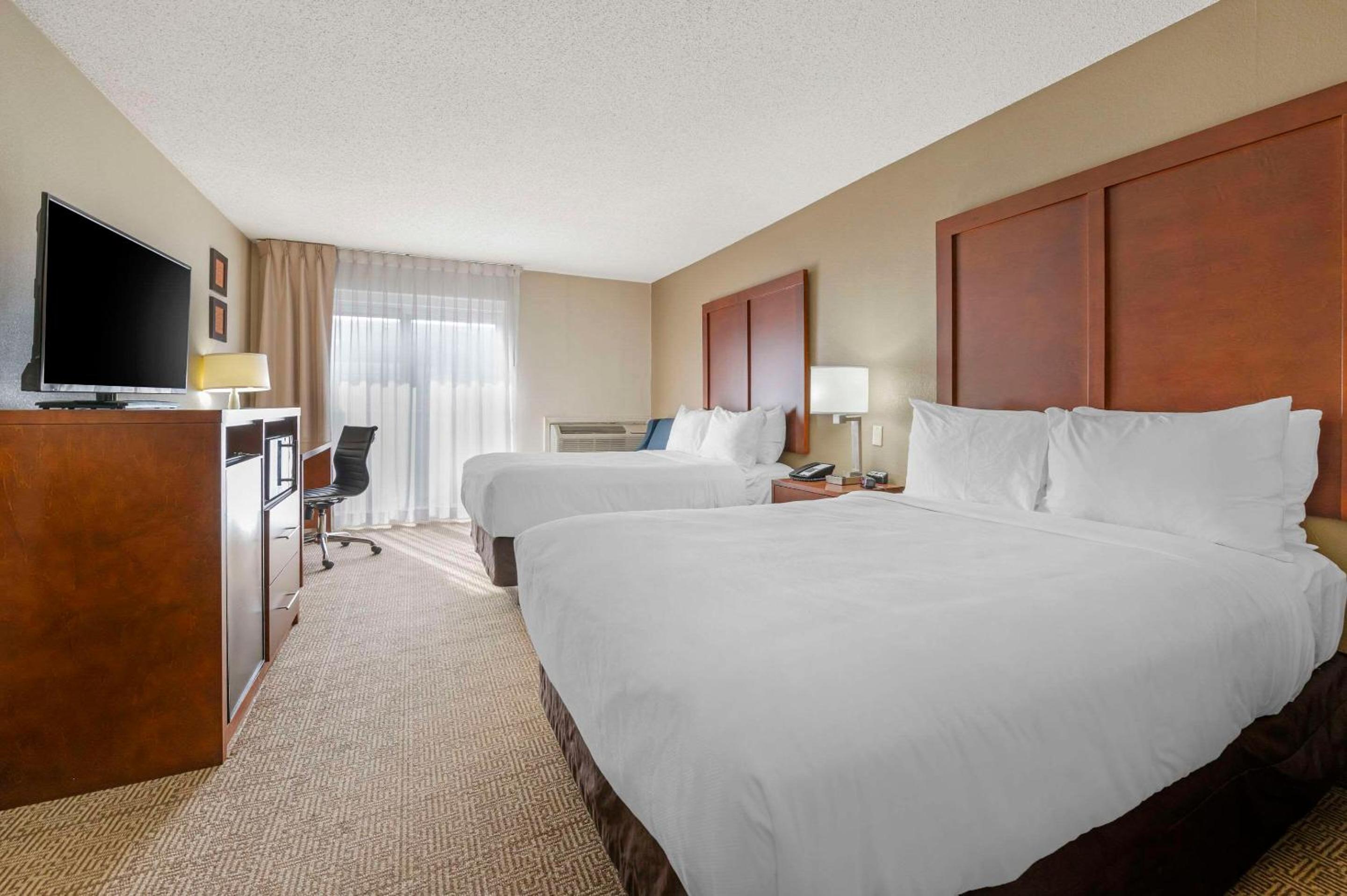 Double Room with Two Double Beds - Photo 1