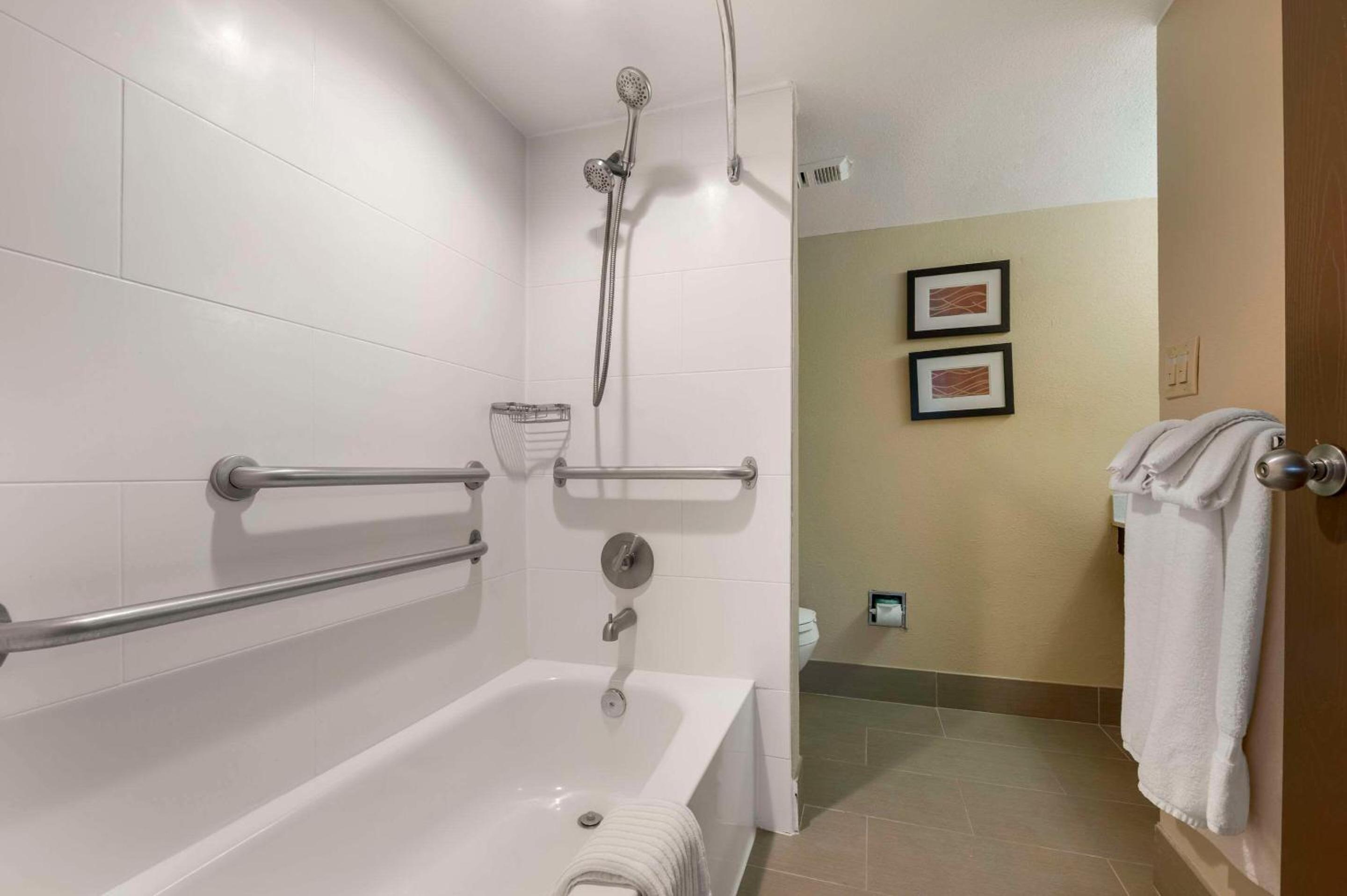 King Room - Disability Access/Non-Smoking - Photo 2