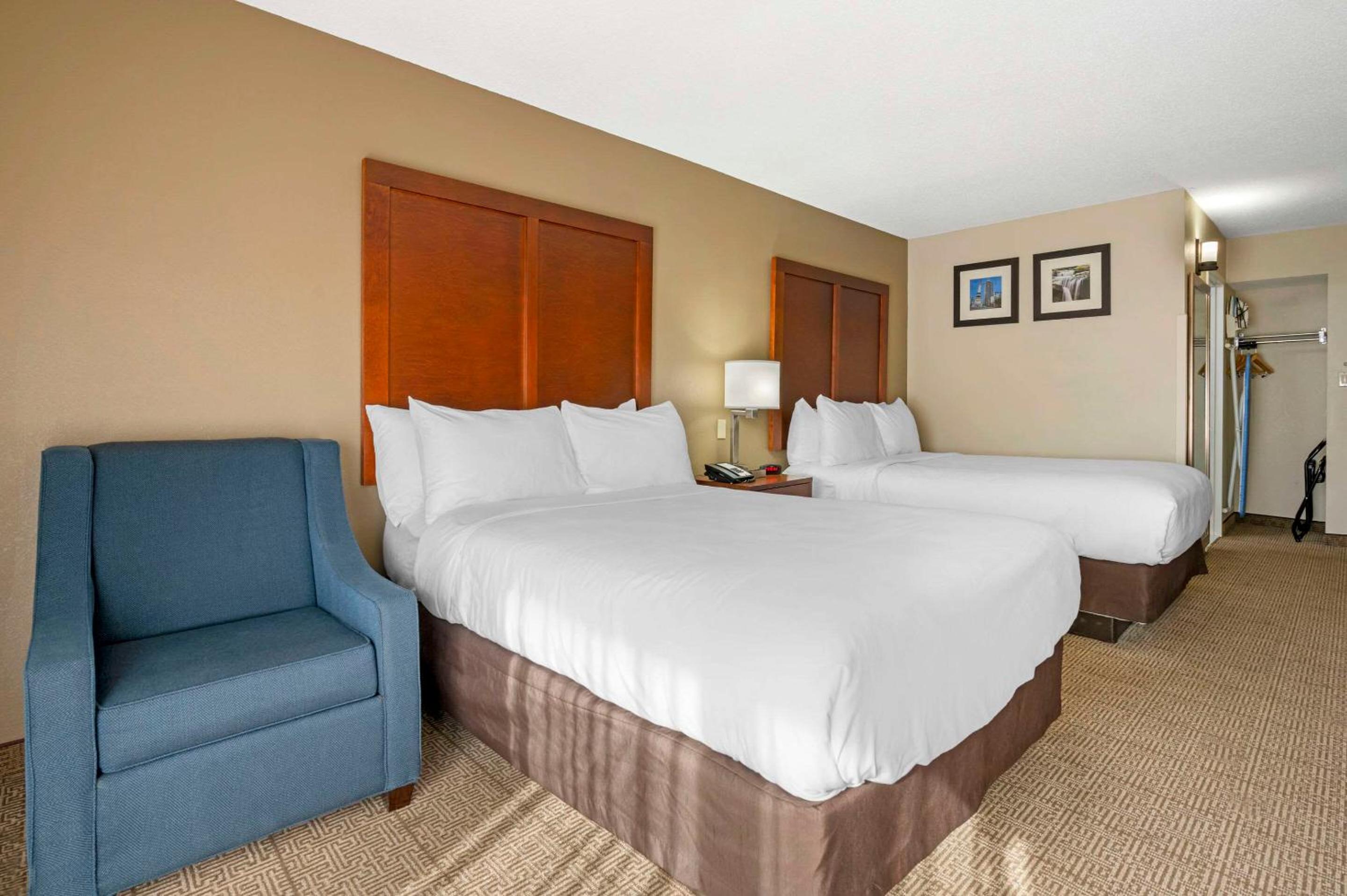 Double Room with Two Double Beds - Photo 3