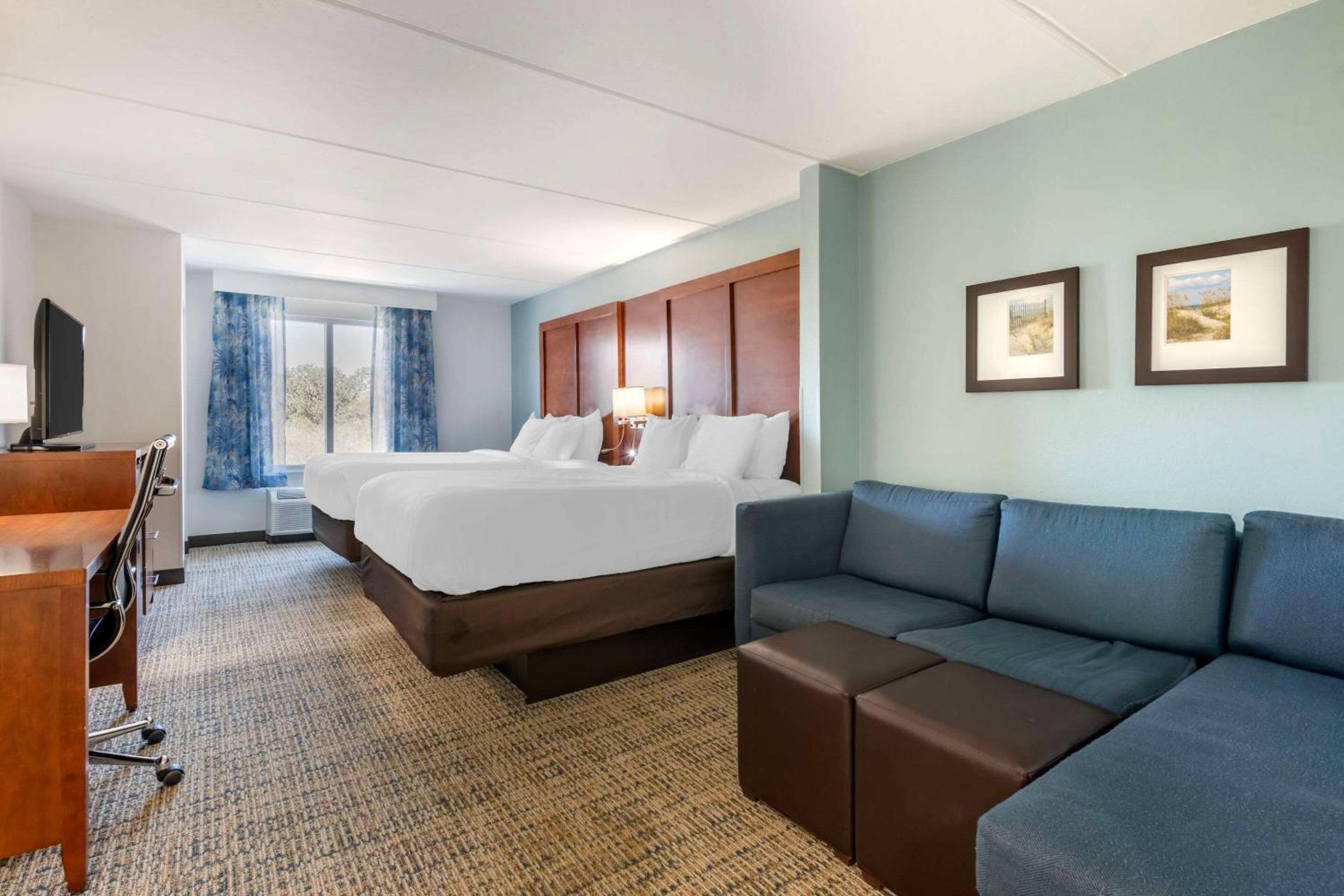 Queen Suite with Two Queen Beds - Photo 1