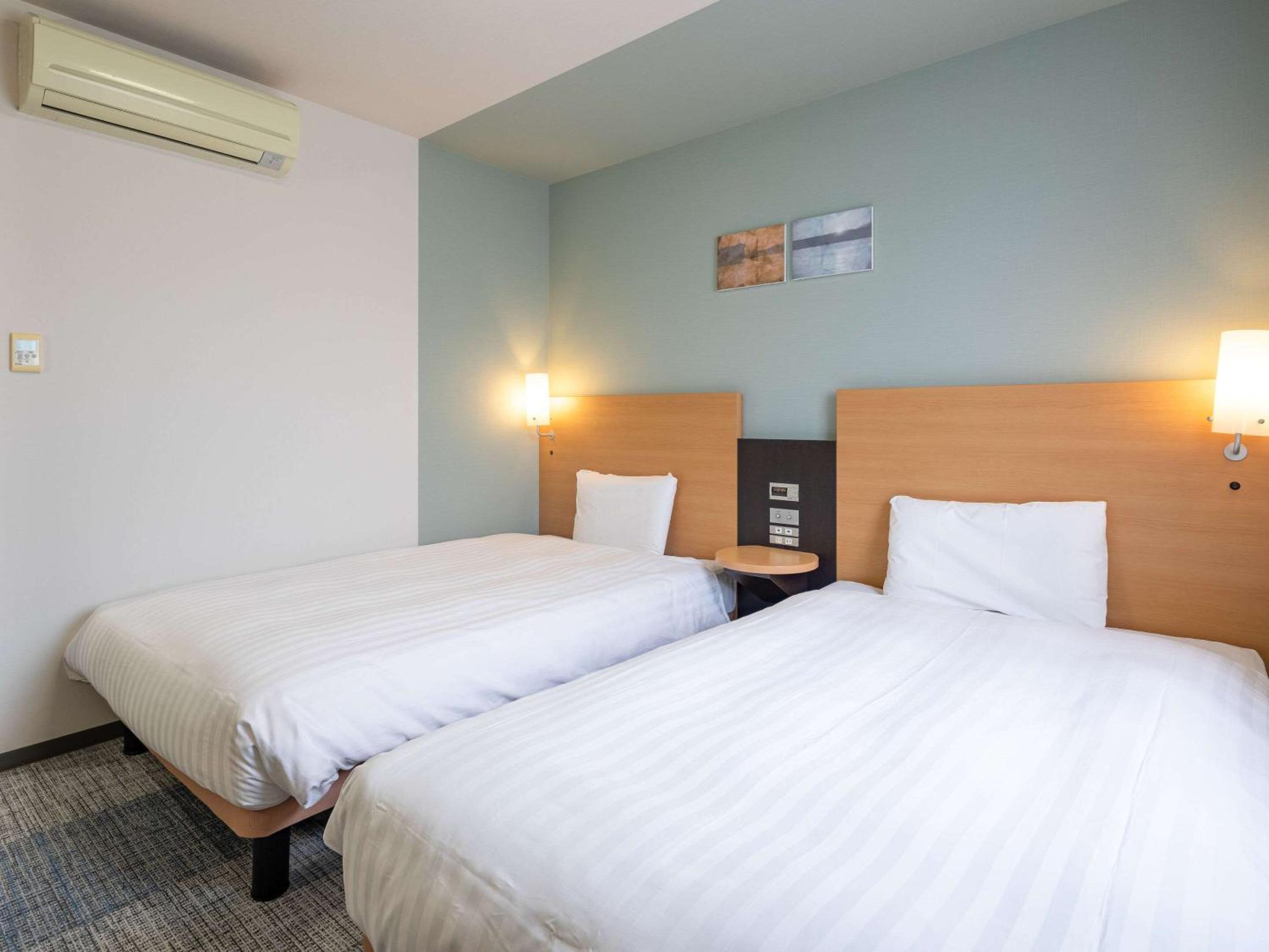 Twin Room - Non-Smoking - Photo 7