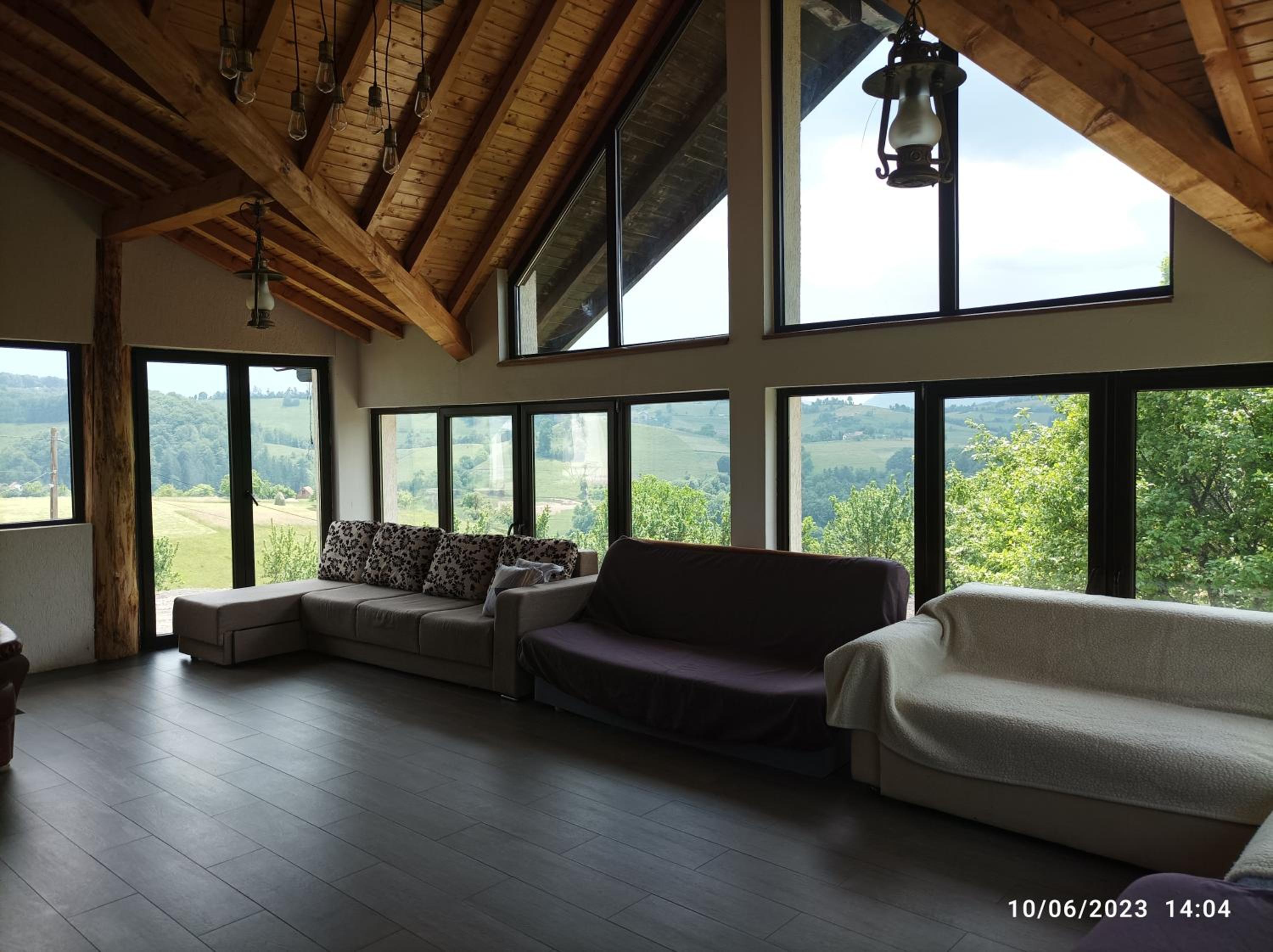 Five-Bedroom House photo 3