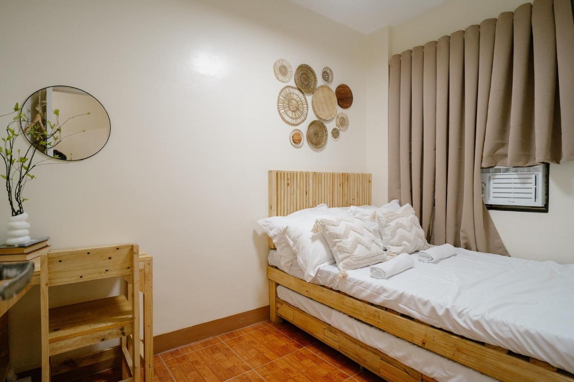 Twin Room with Shared Bathroom photo 2