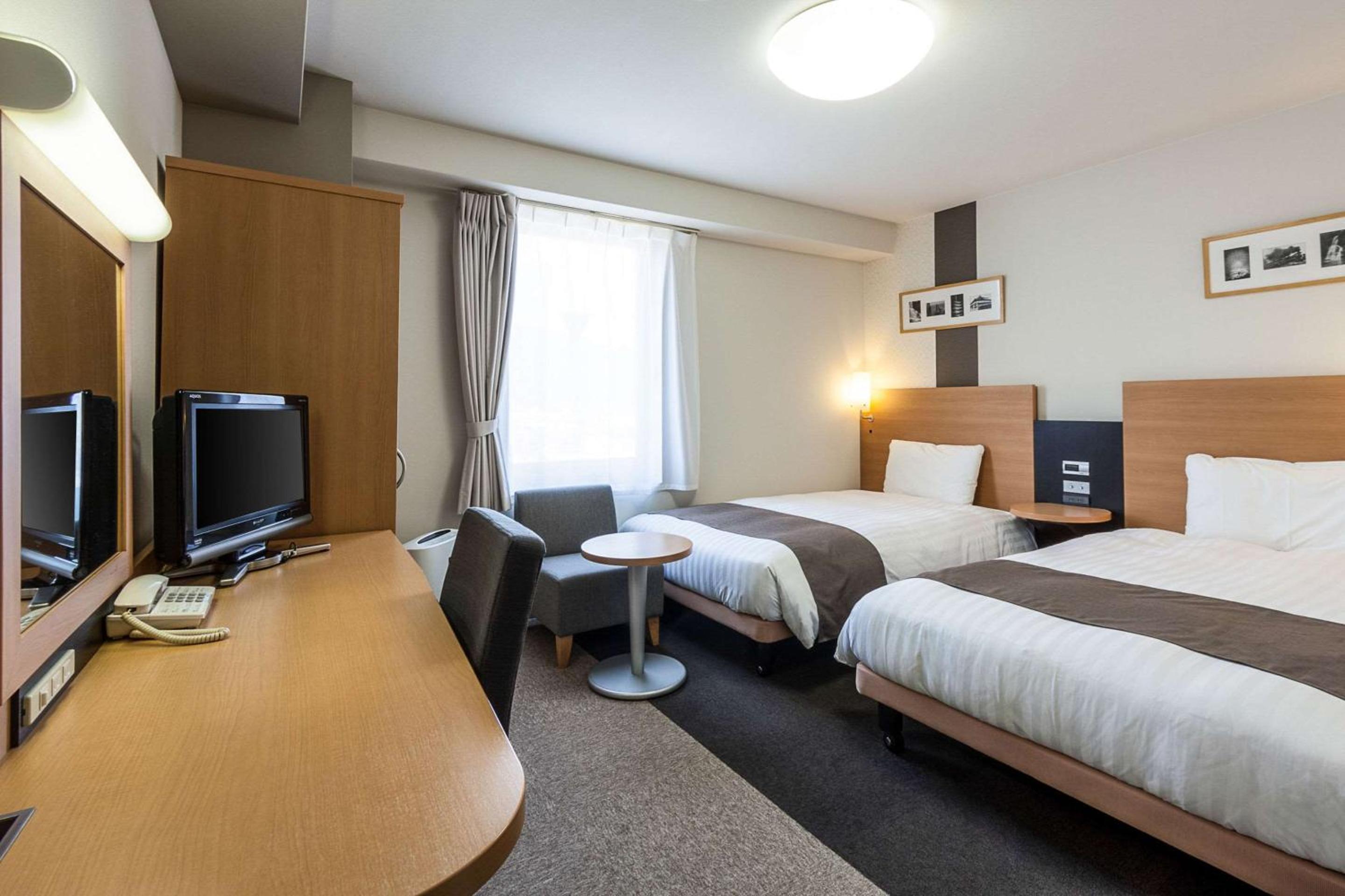 Twin Room - Non-Smoking photo 1