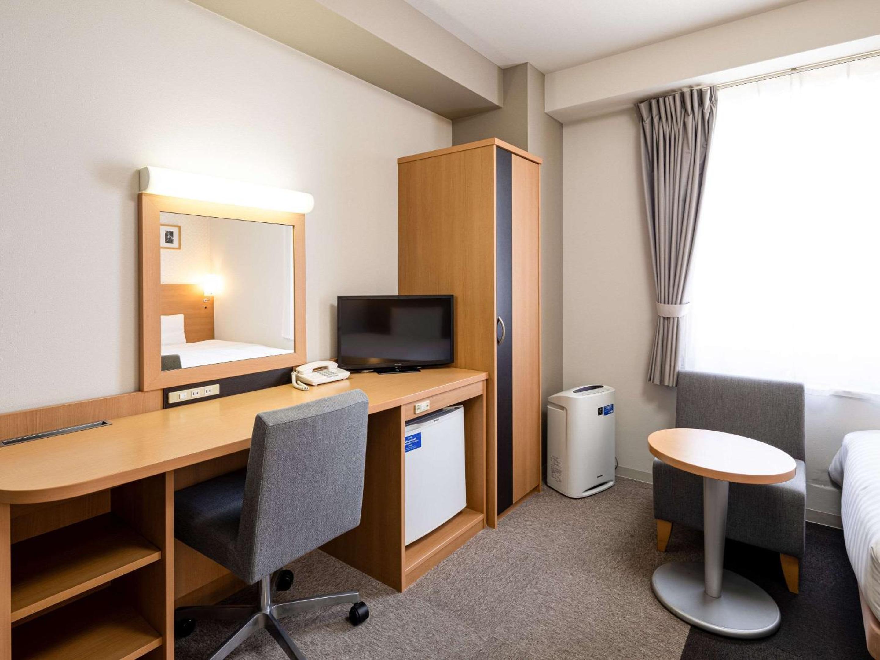 Twin Room - Non-Smoking photo 3