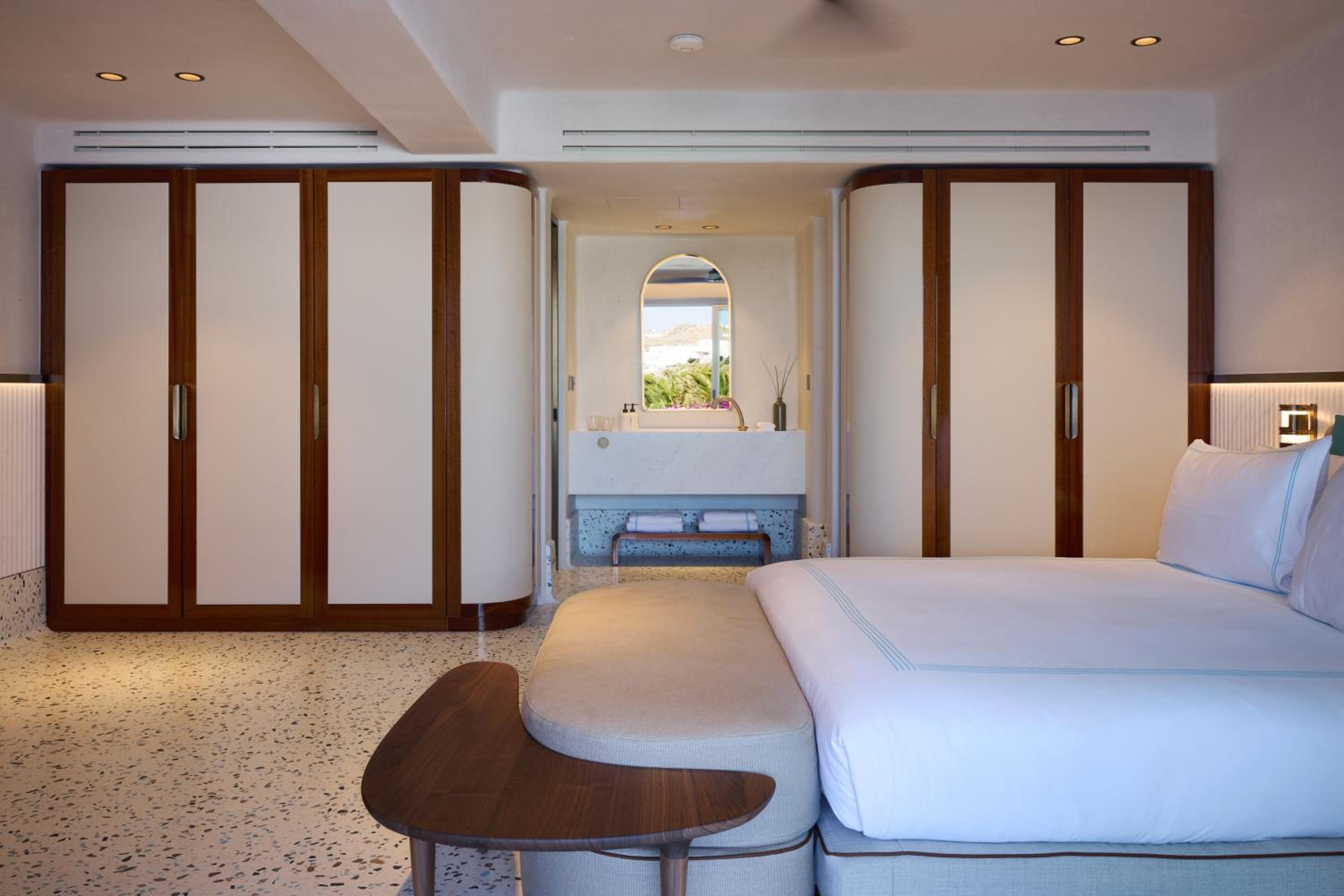 Deluxe Double Room with Balcony - Photo 7