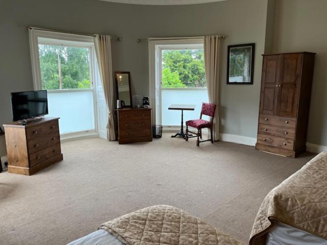 Family Room With Private Bathroom photo 2