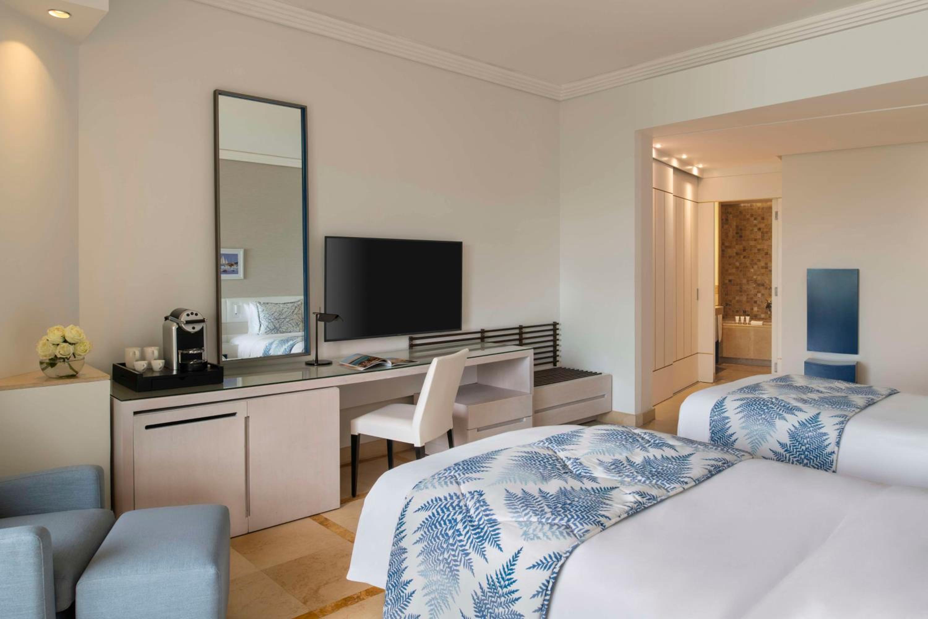 Ishtar Superior Twin Room thumbnail 6