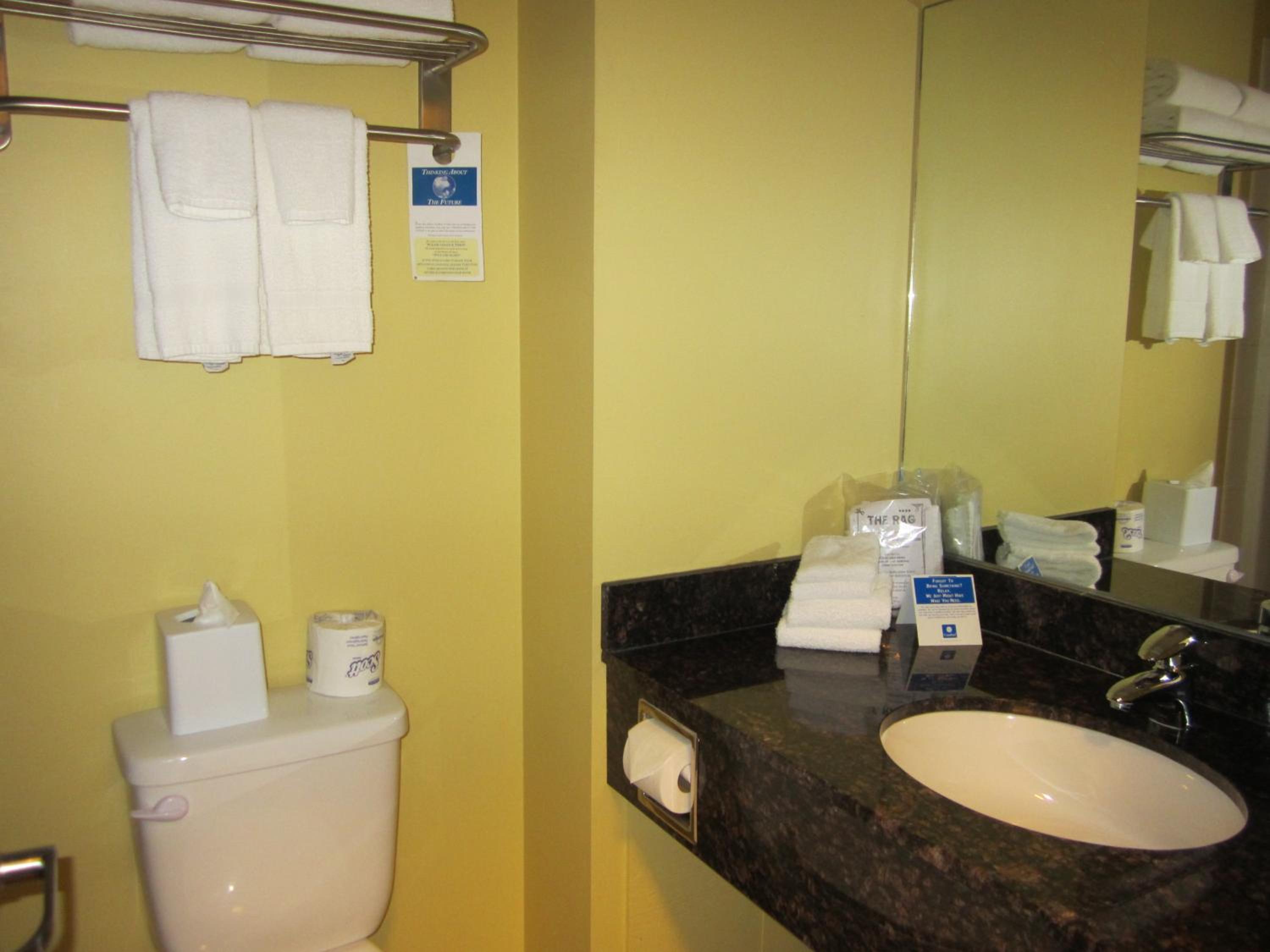 King Room with Two King Beds - Non-Smoking - Photo 6