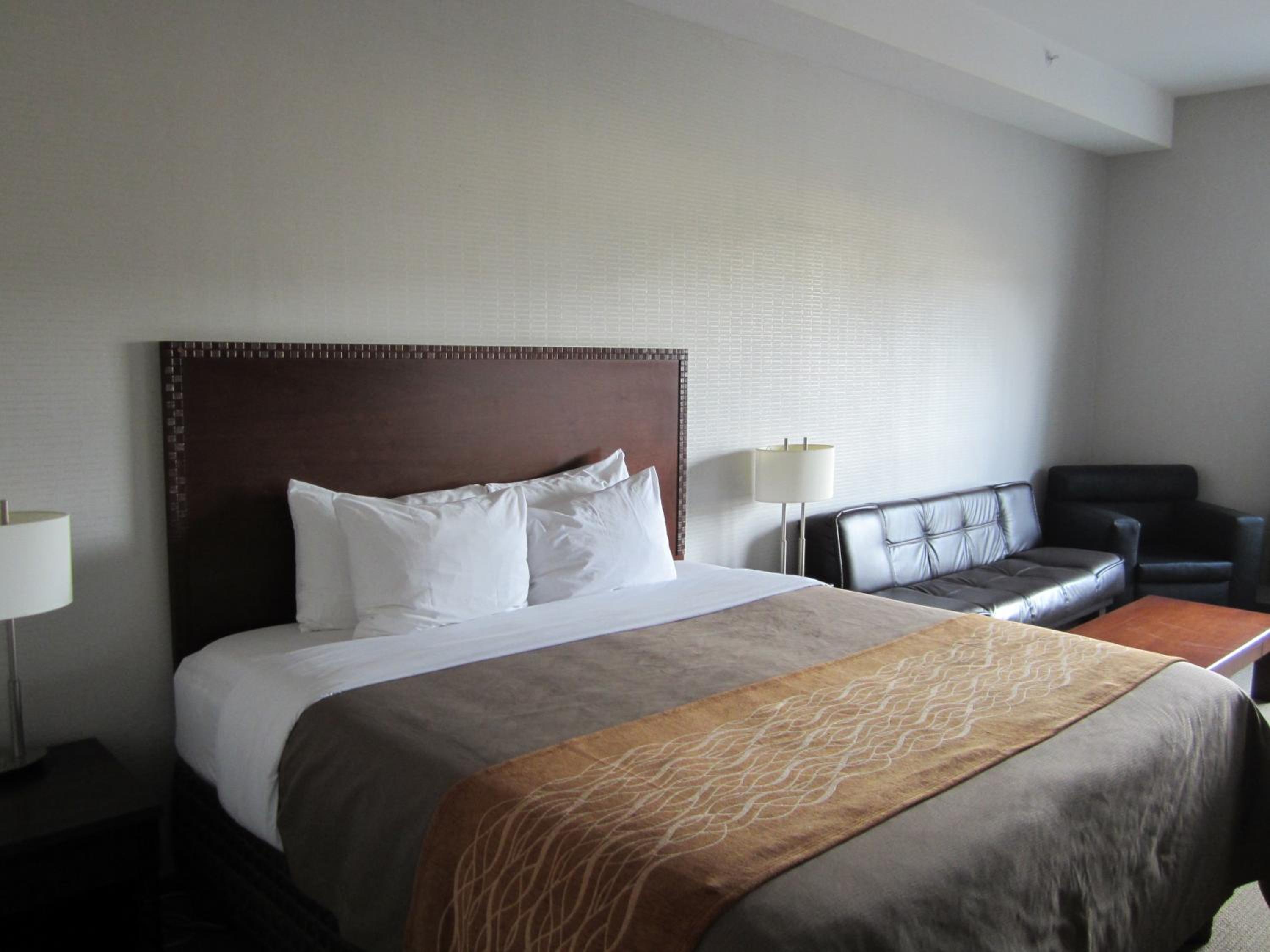 King Room with Two King Beds - Non-Smoking - Photo 4