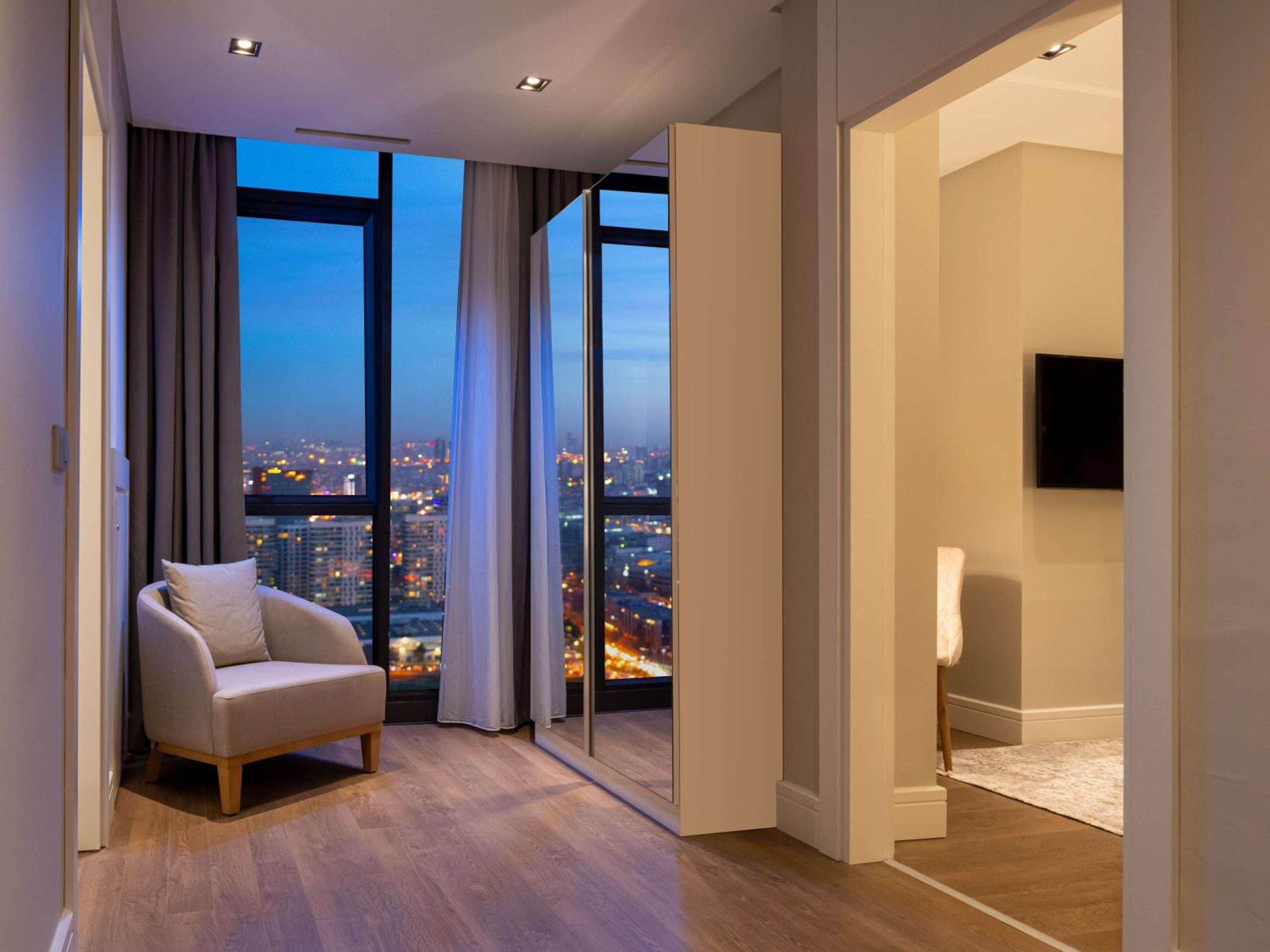 Sky Villa Three Bedroom thumbnail 5