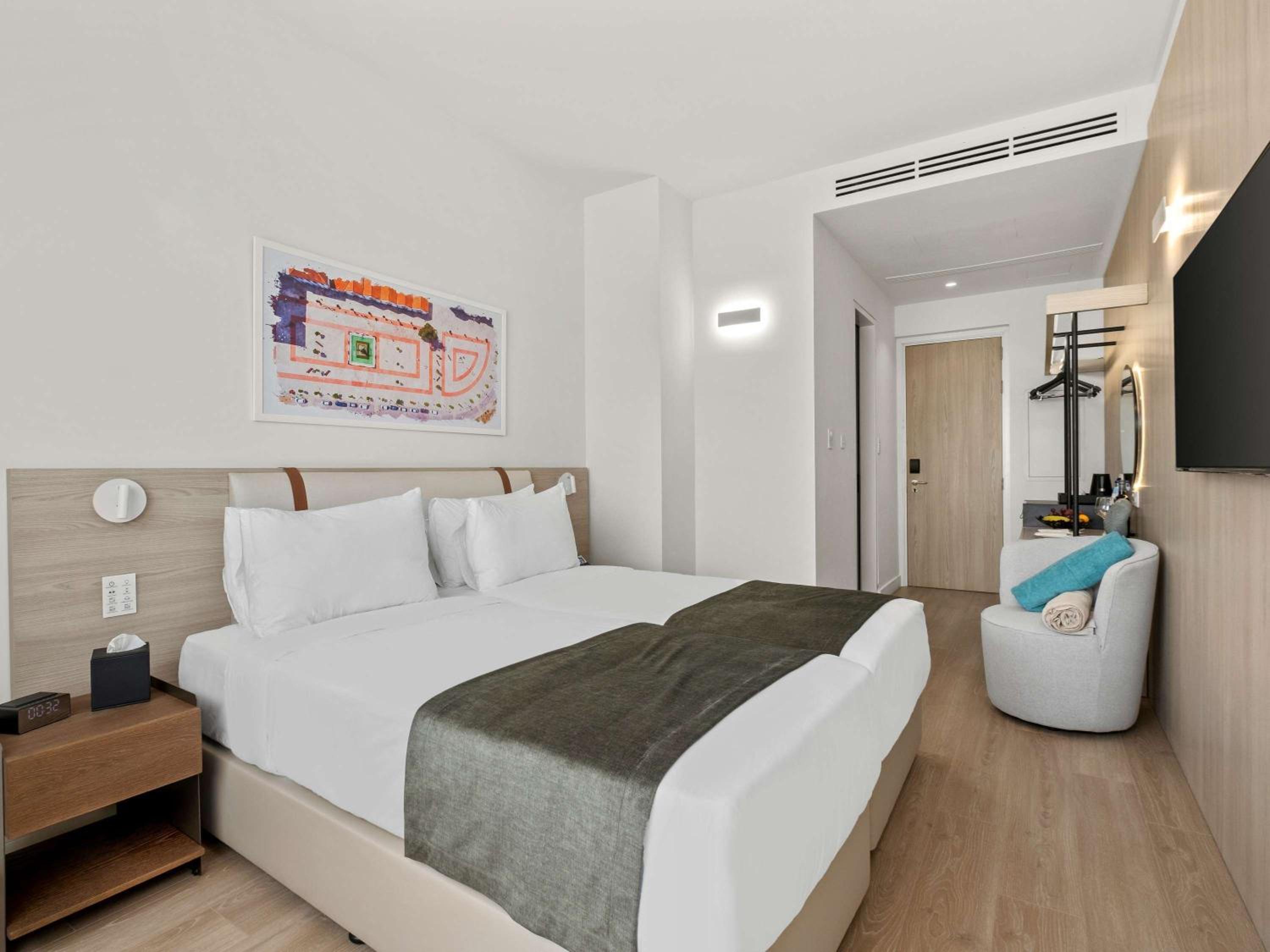 Classic room with zip beds photo 2