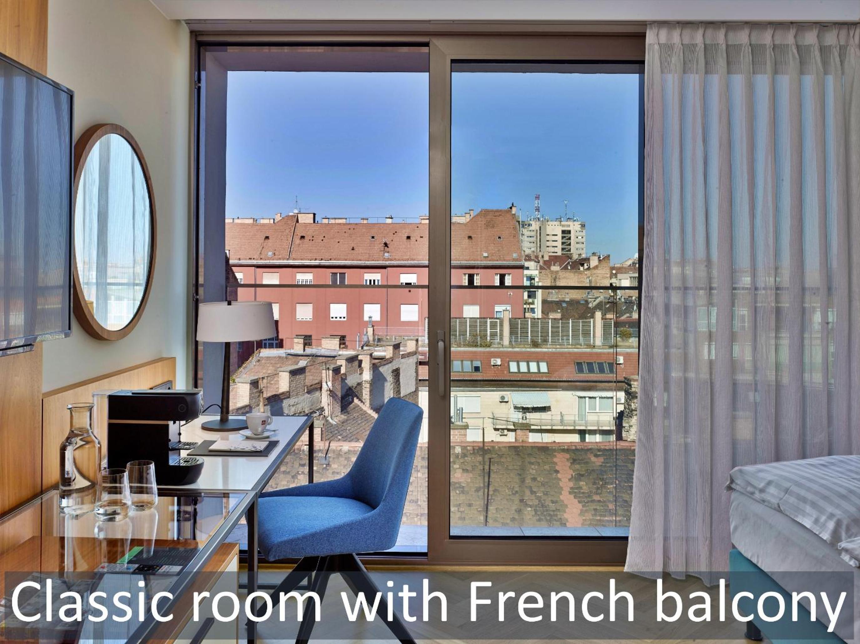 Classic Double Room with Balcony - Photo 13