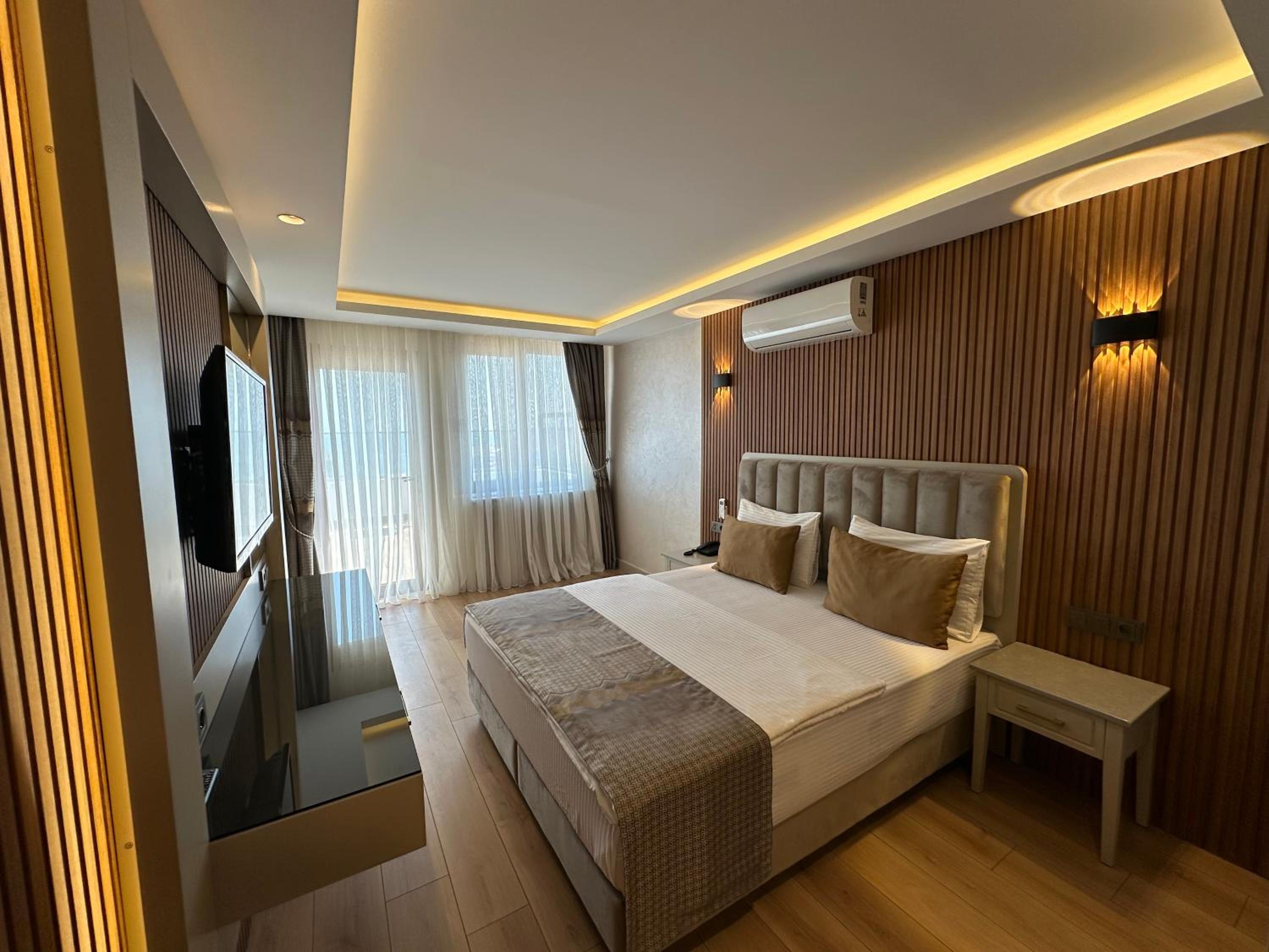 Deluxe Double Room with Balcony and Sea View photo 1