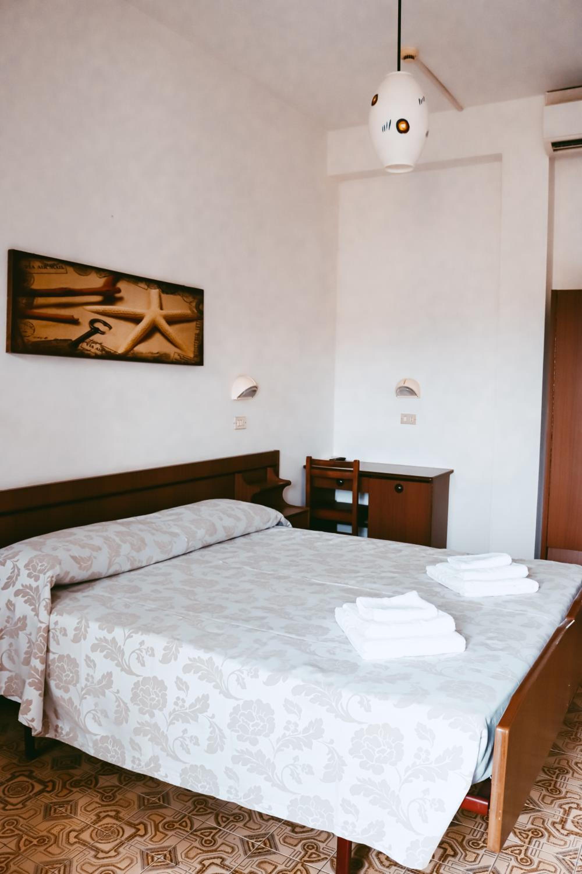 Standard Double or Twin Room - Photo 1