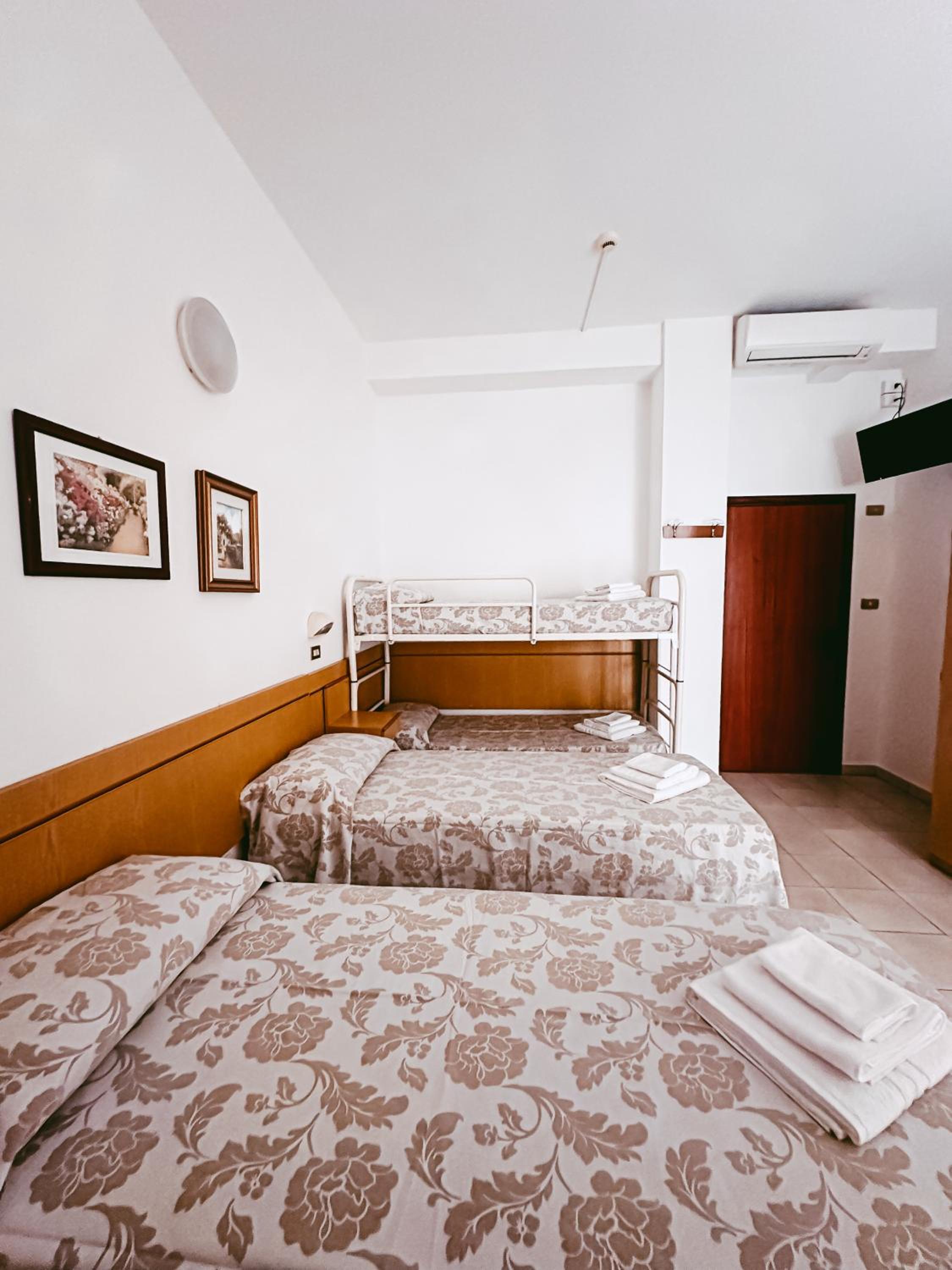 Standard Quadruple Room - Photo 1
