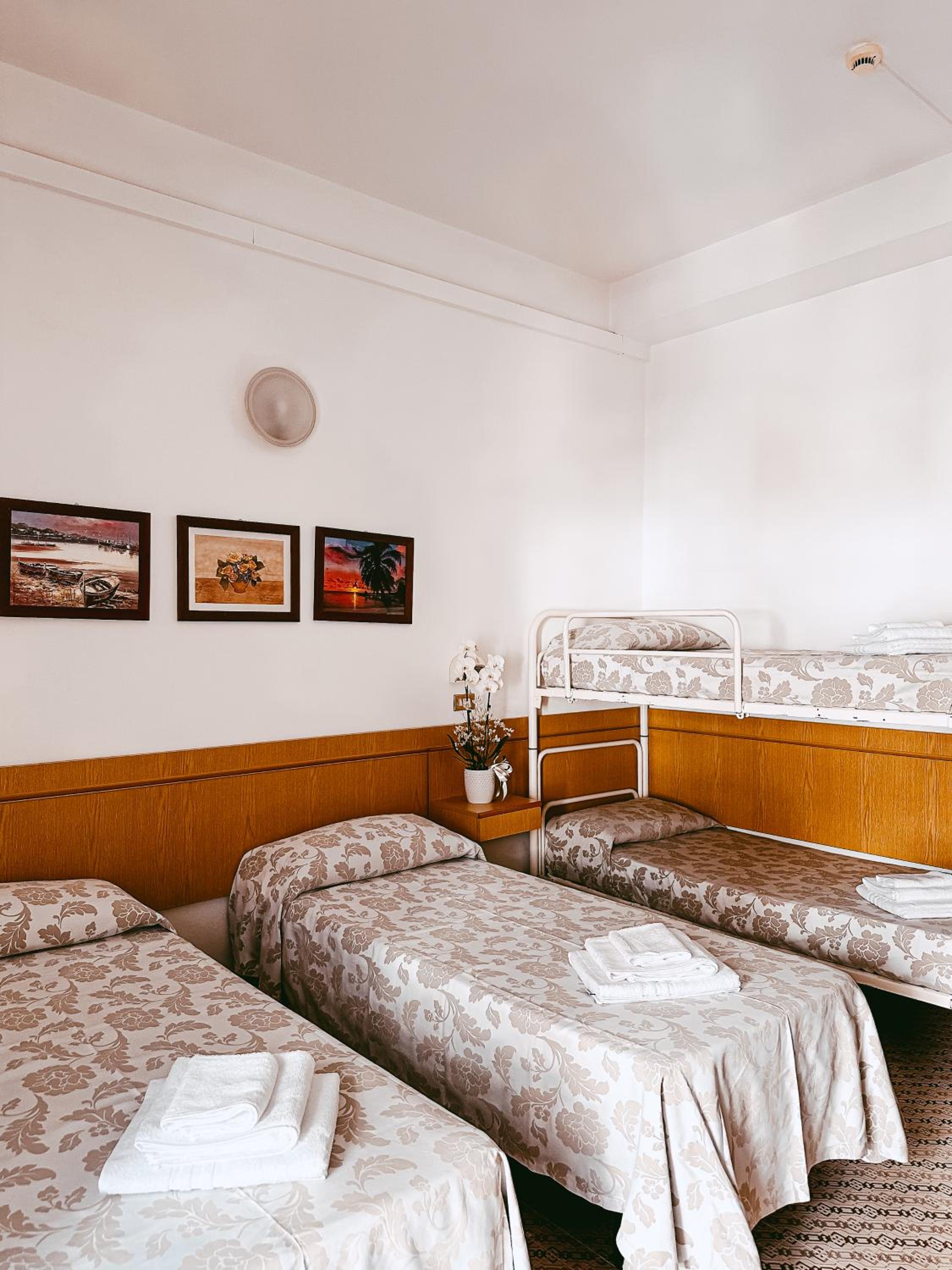 Standard Quadruple Room - Photo 3