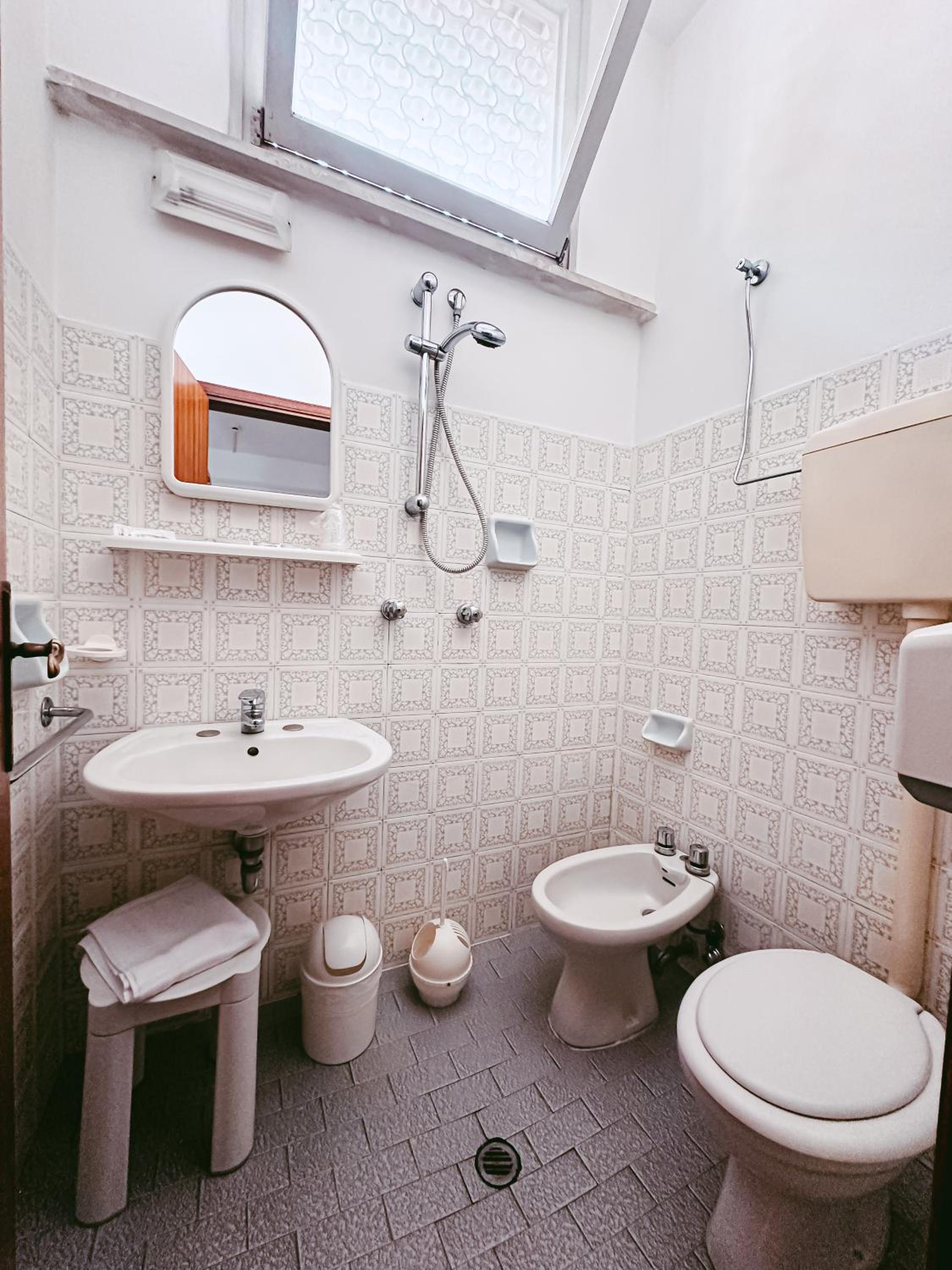 Standard Double or Twin Room - Photo 3