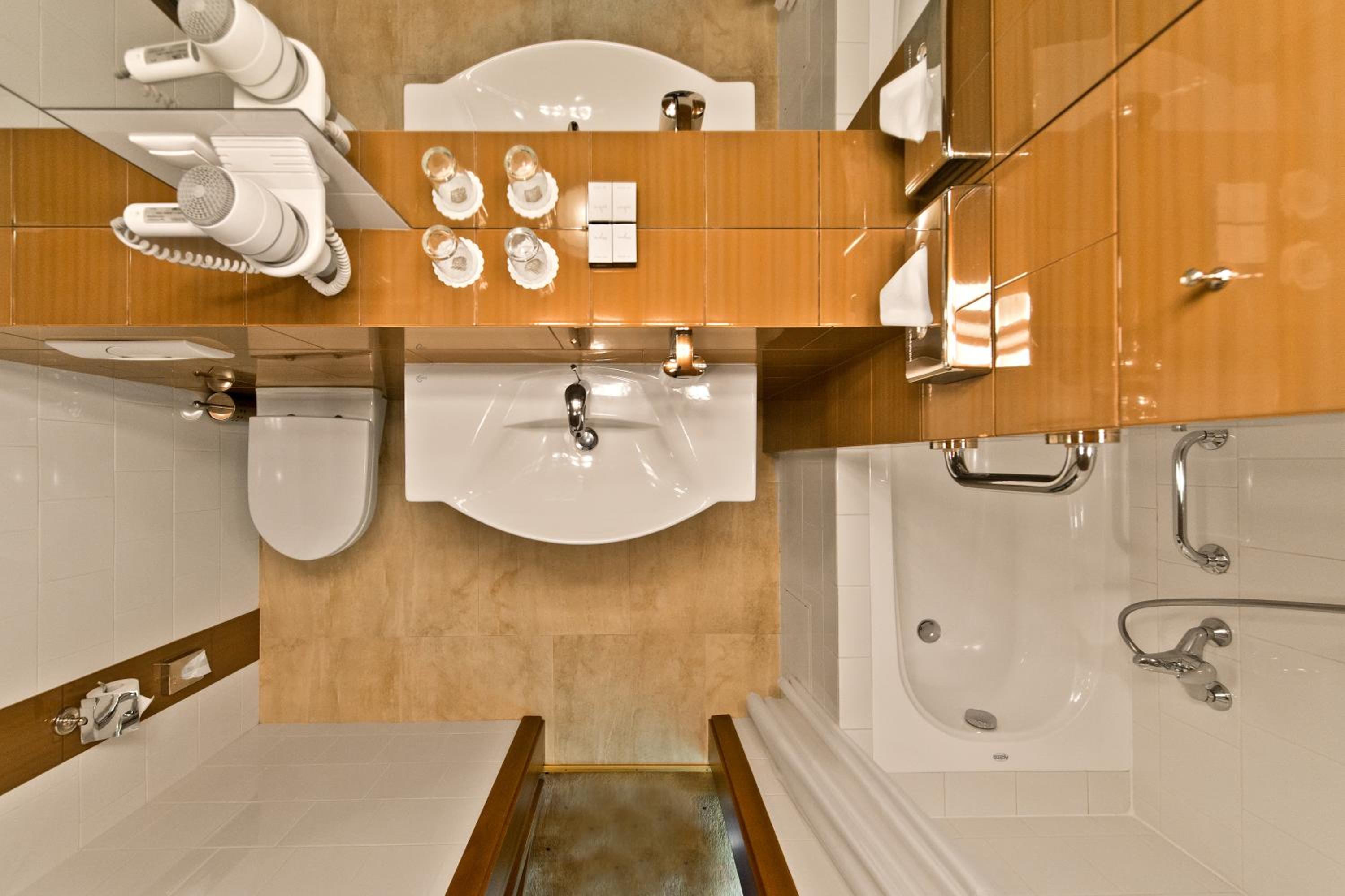 Twin Room - Non-Smoking - Photo 4