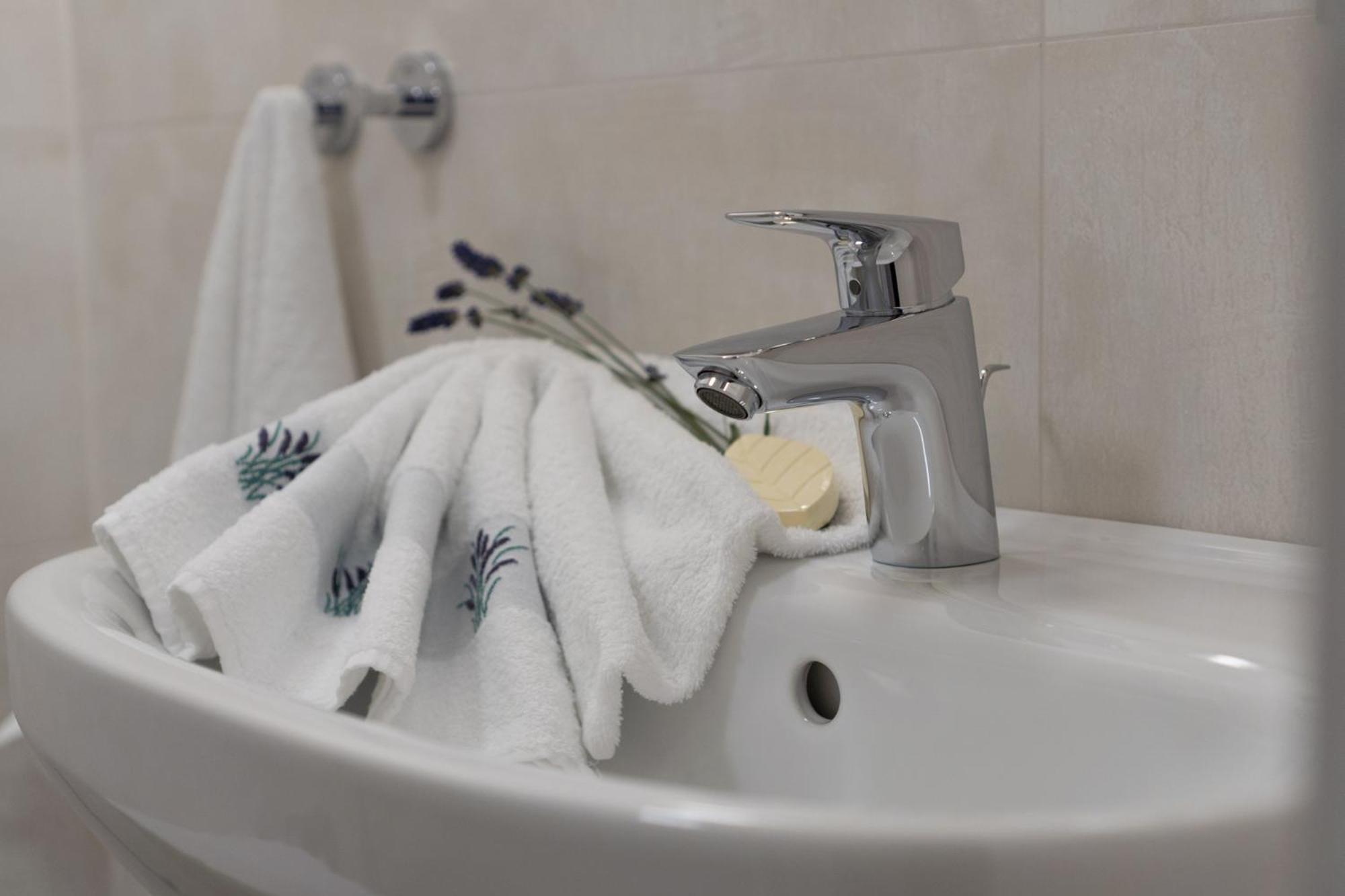 Deluxe Double Room with Shower photo 3