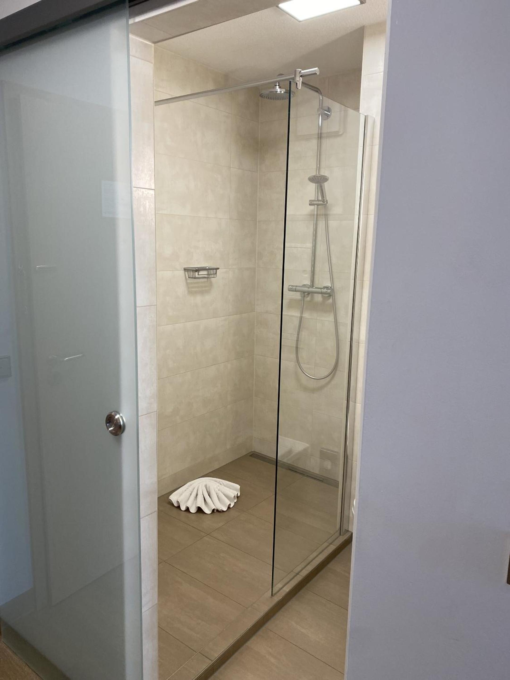Deluxe Double Room with Shower photo 2