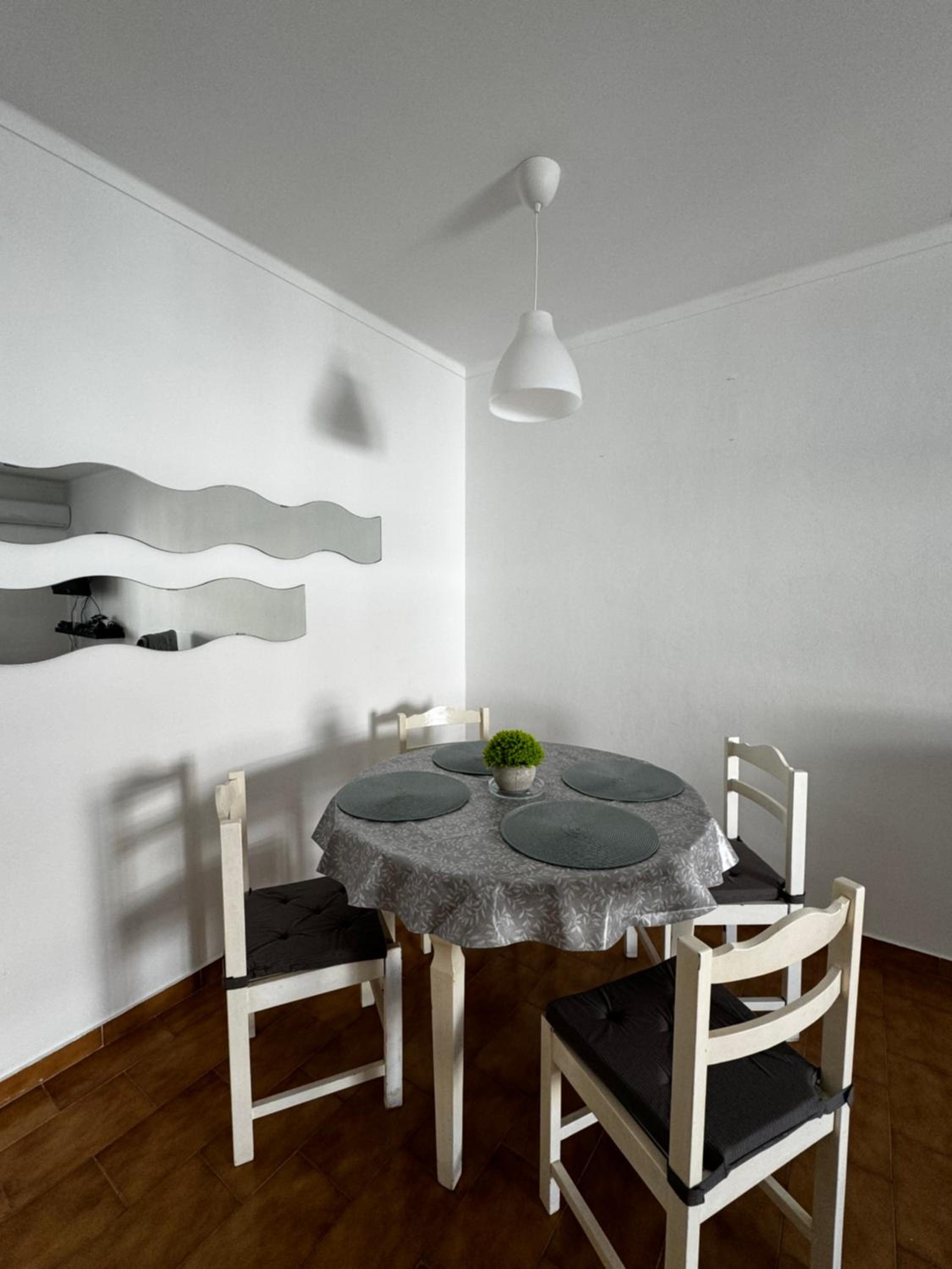 One-Bedroom Apartment - Photo 8