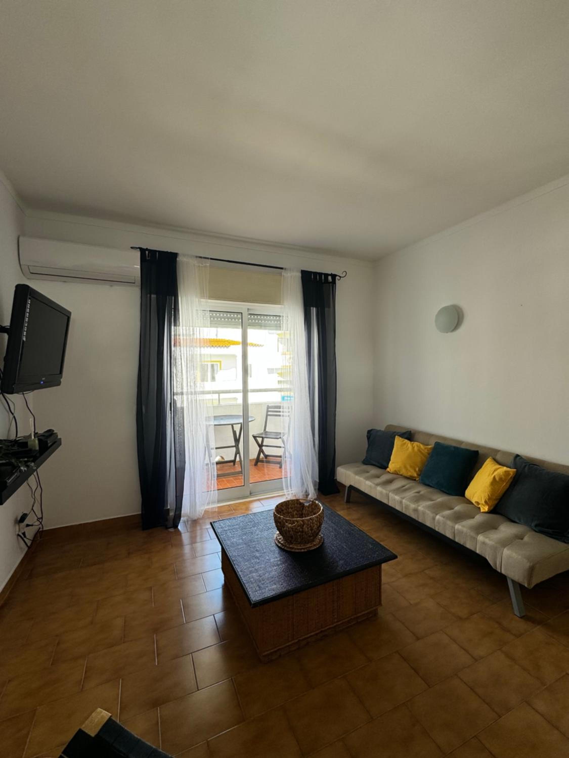 One-Bedroom Apartment - Photo 4