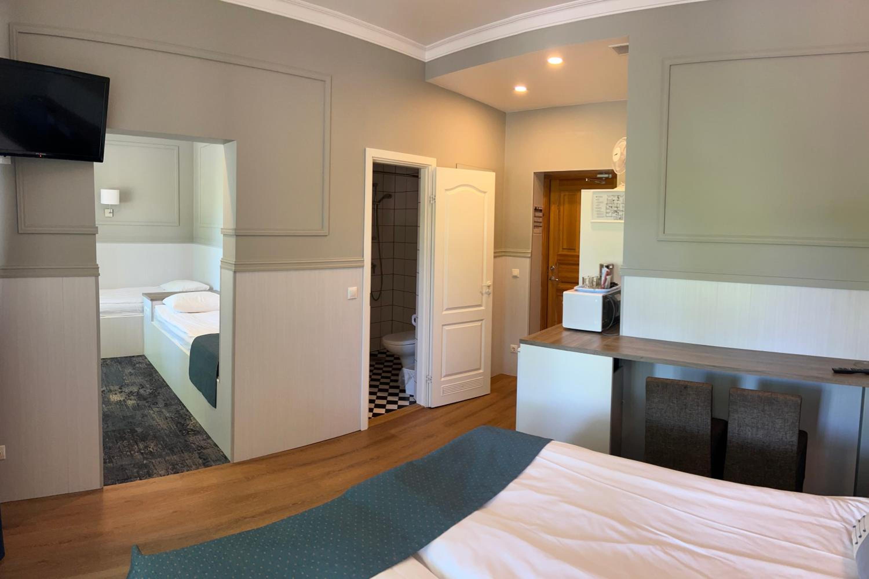 Superior Quadruple Room - Photo 15