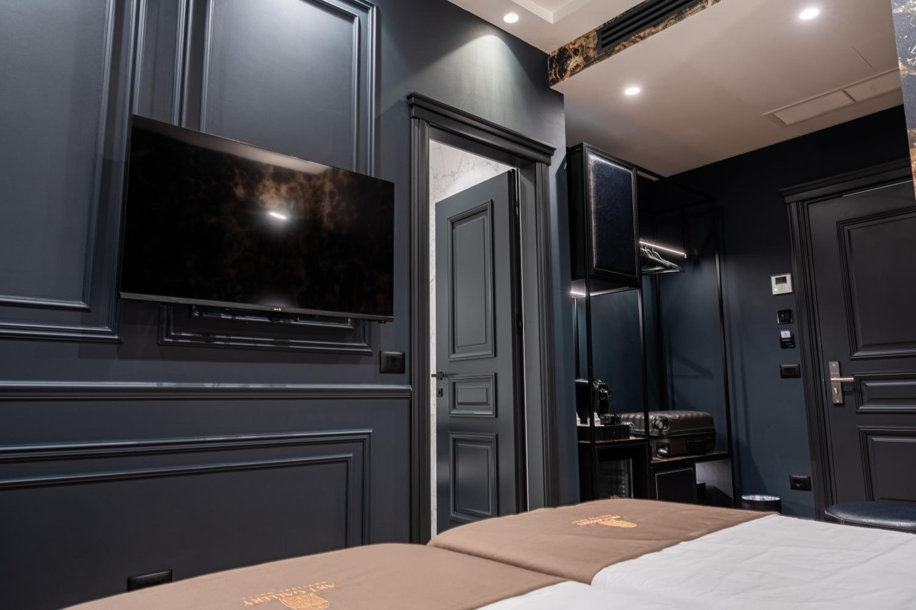 Superior Double or Twin Room photo 3