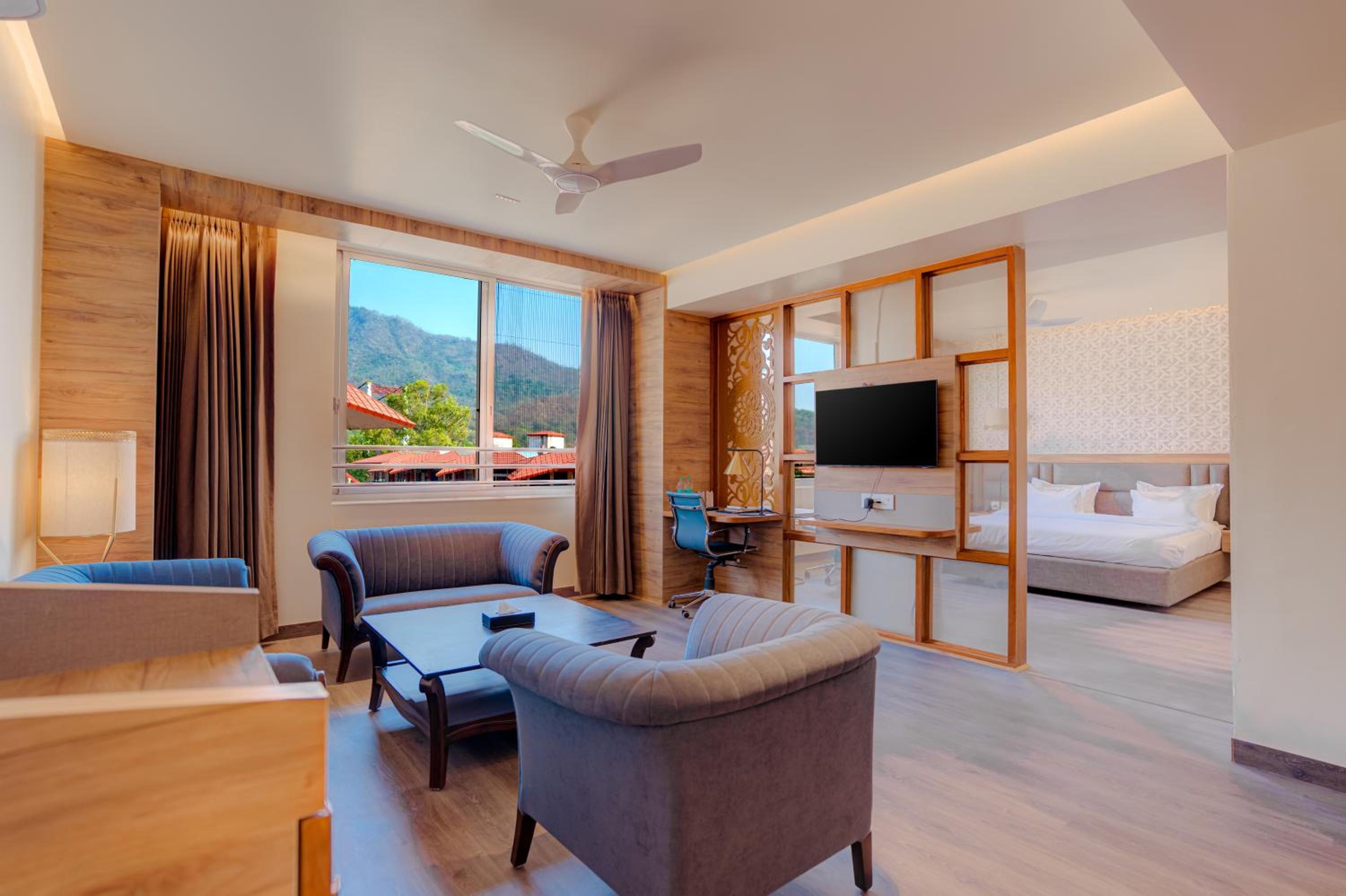 King Room with Mountain View photo 2