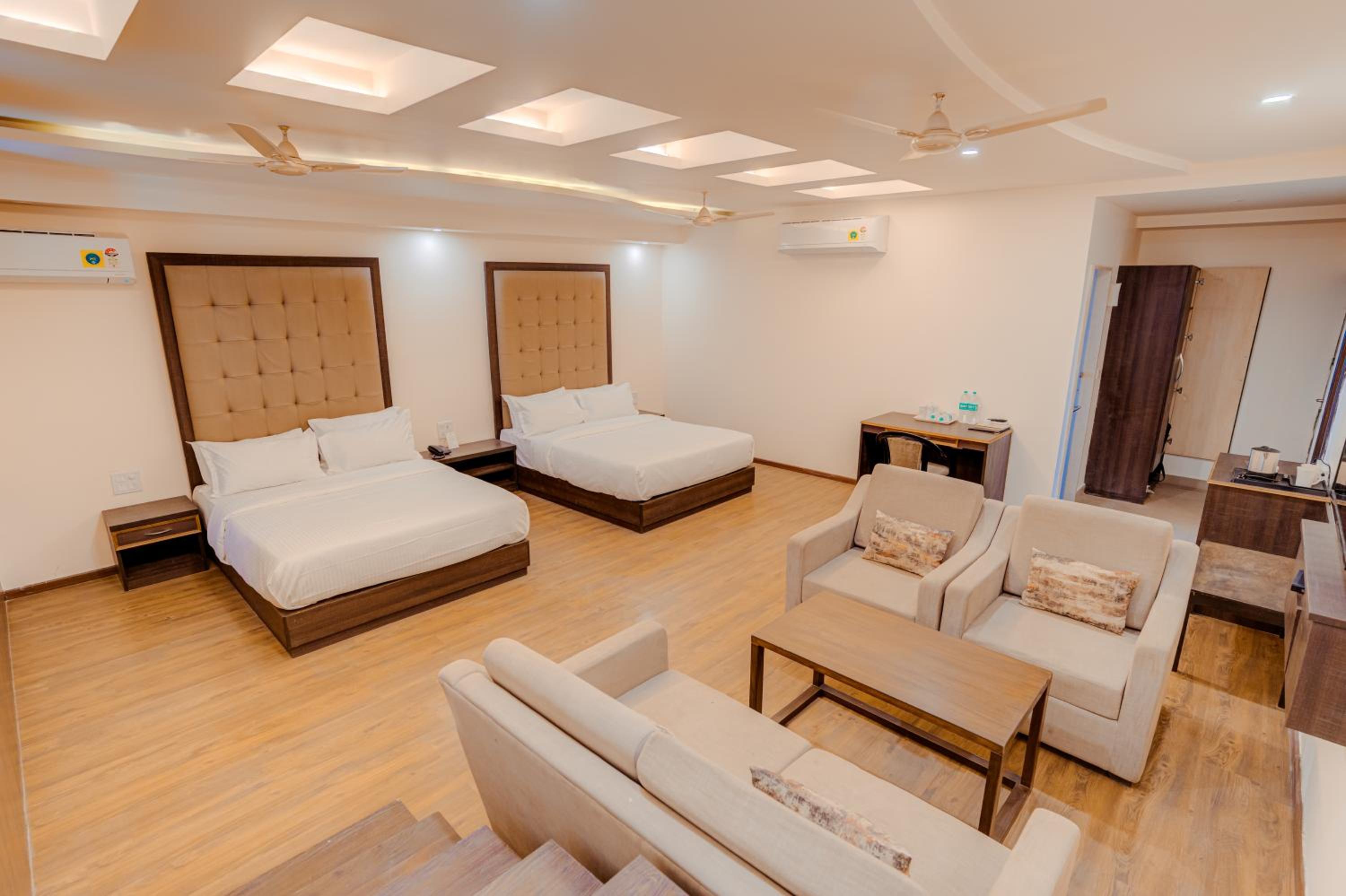 Deluxe Family Suite photo 2