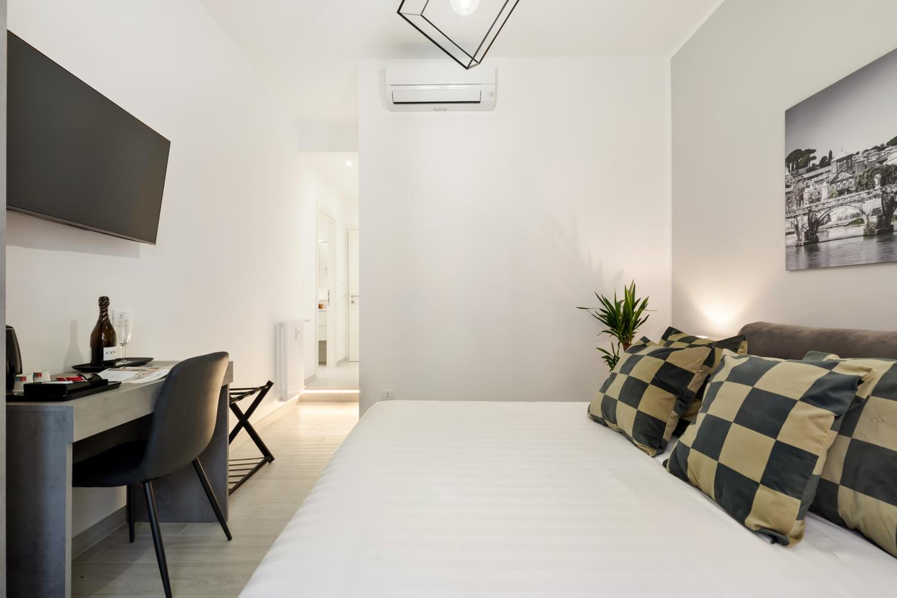 Deluxe Double Room with Shower