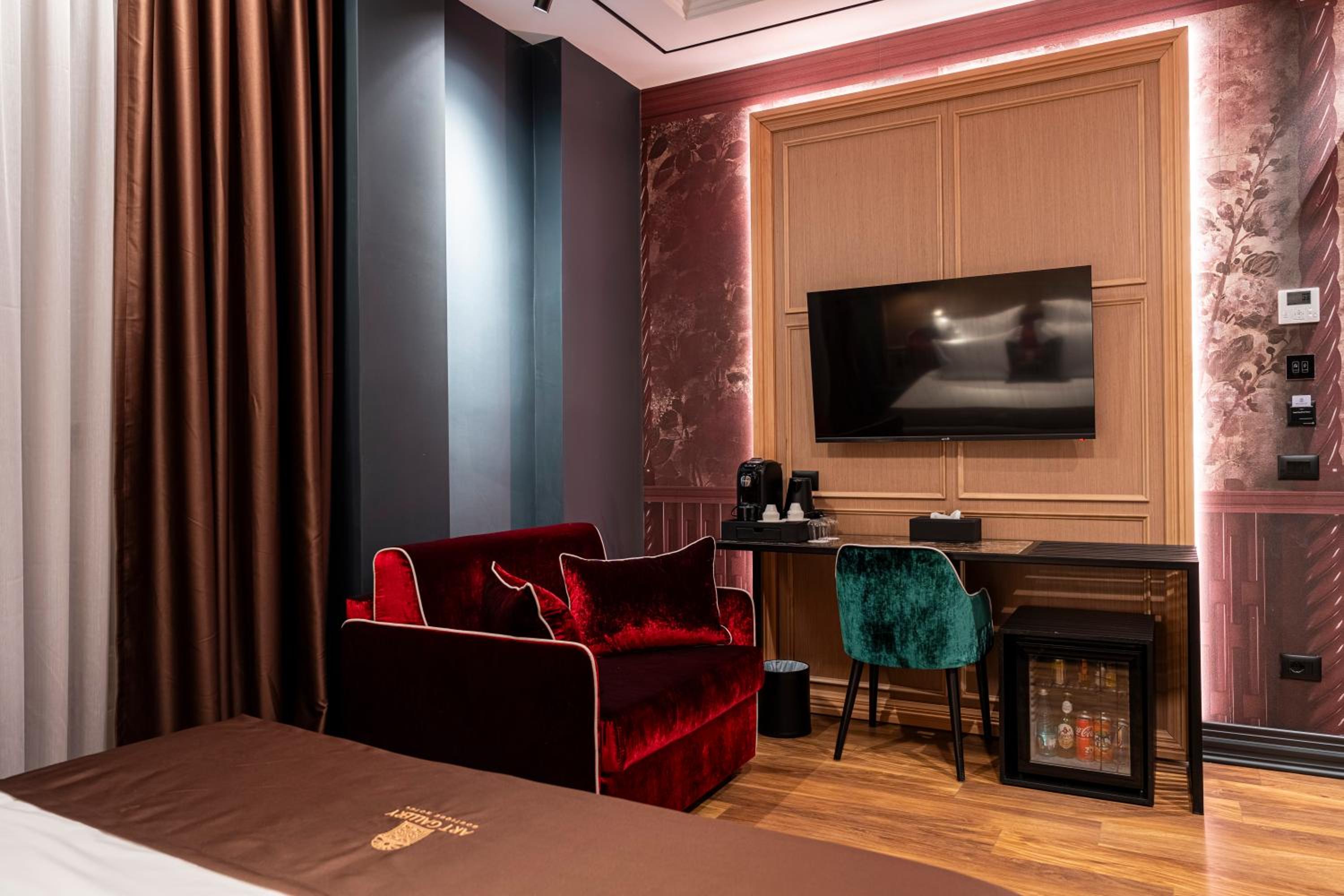 Deluxe King Room photo 2