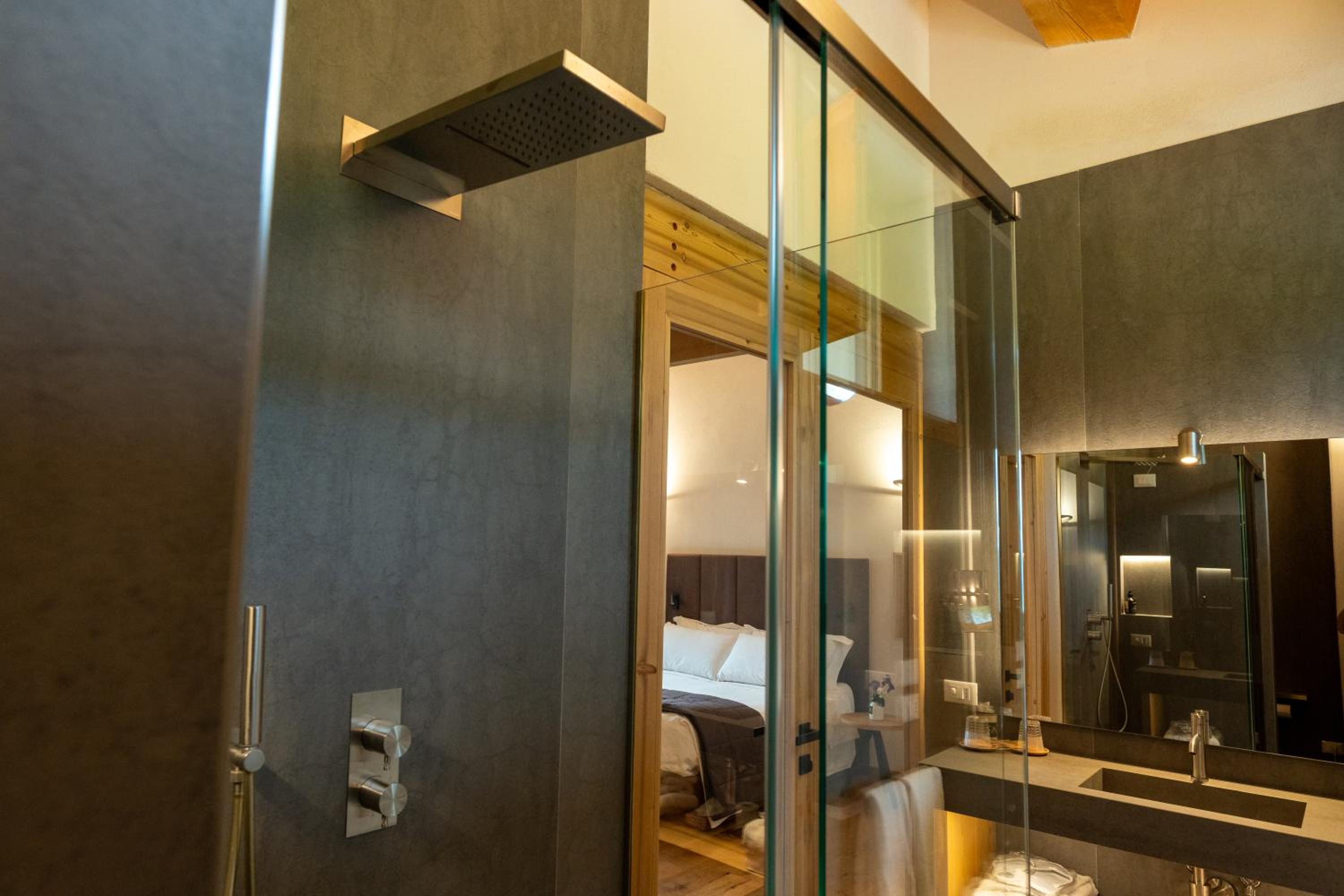 Suite - Photo 11