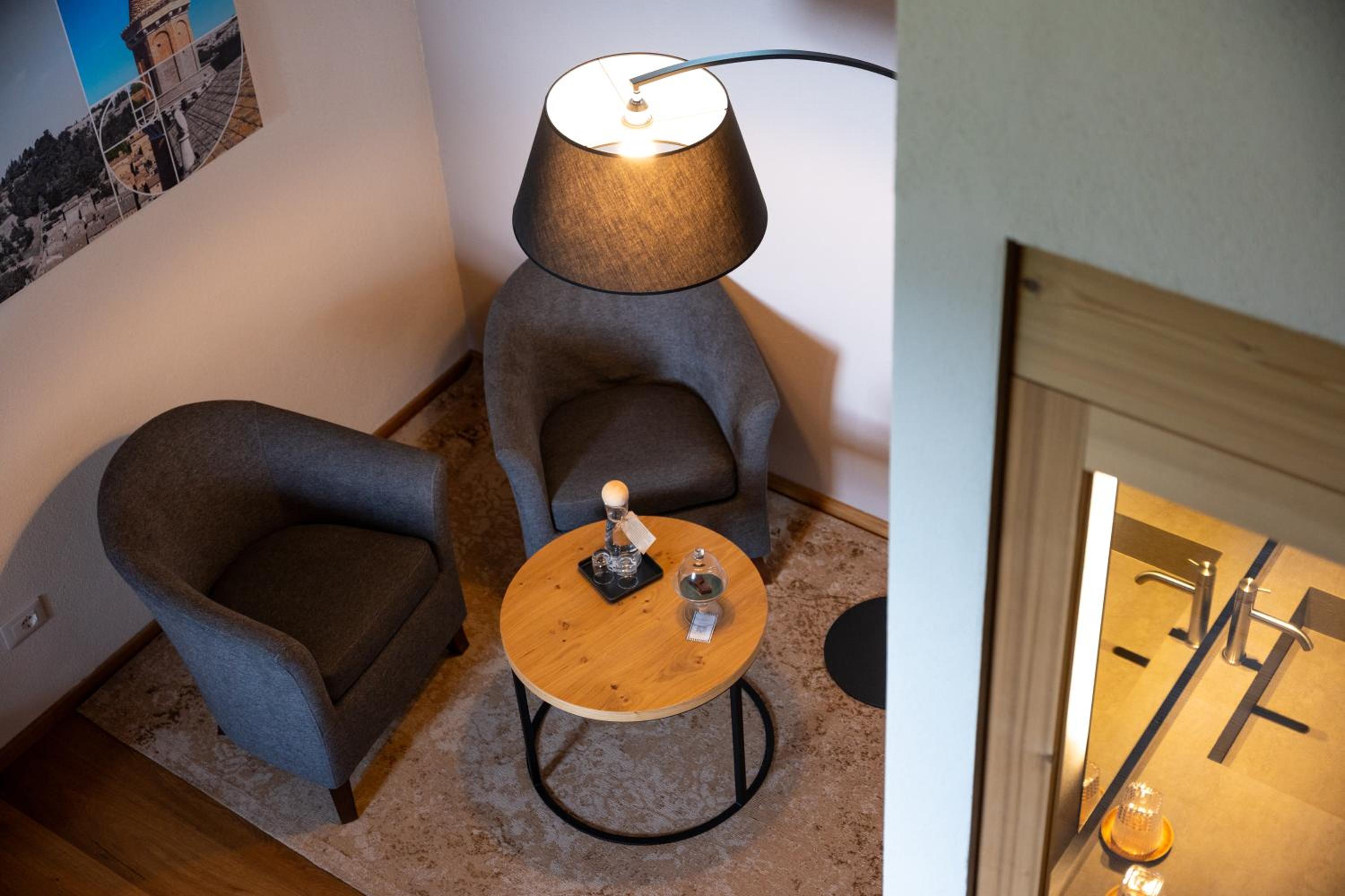 Suite - Photo 12