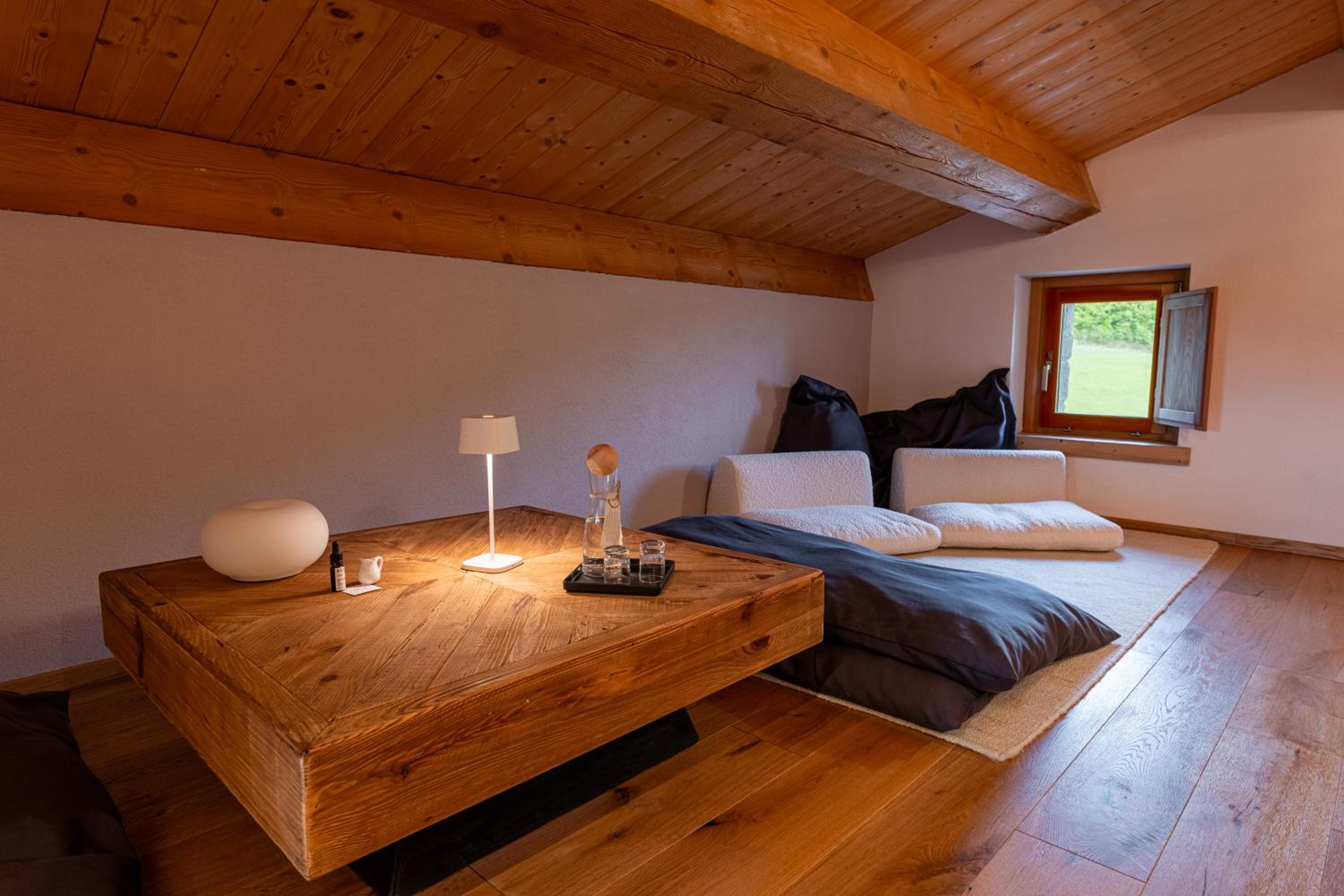 Executive Suite - Photo 11