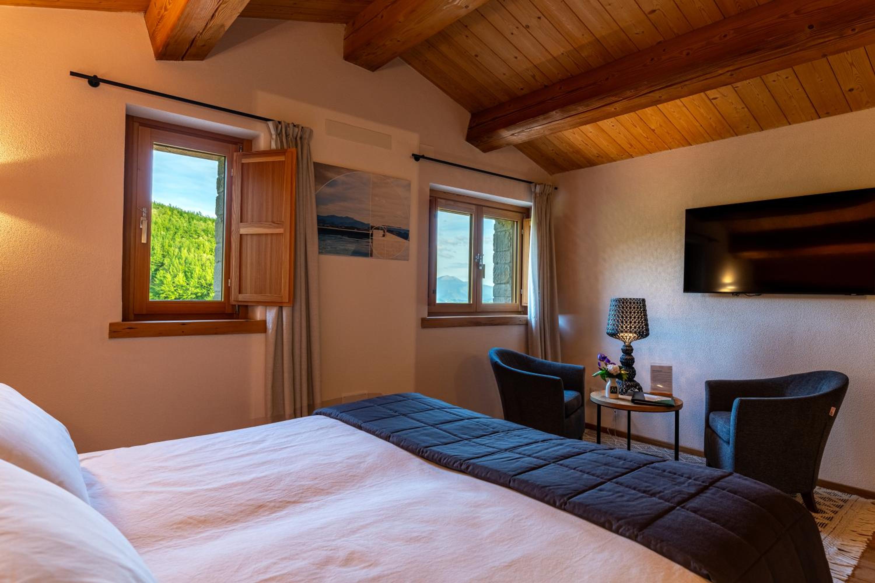 Executive Suite - Photo 10