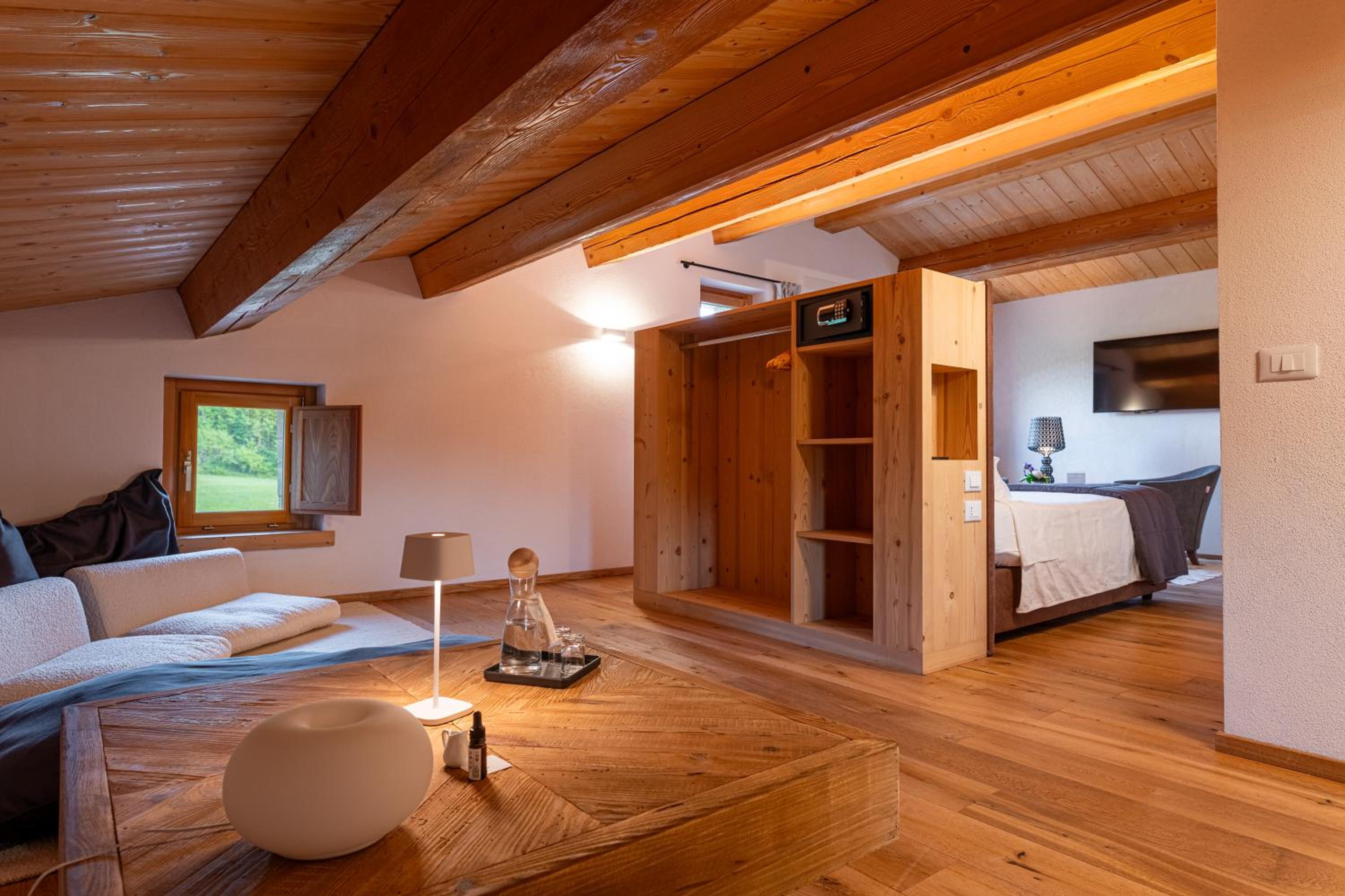 Executive Suite - Photo 9