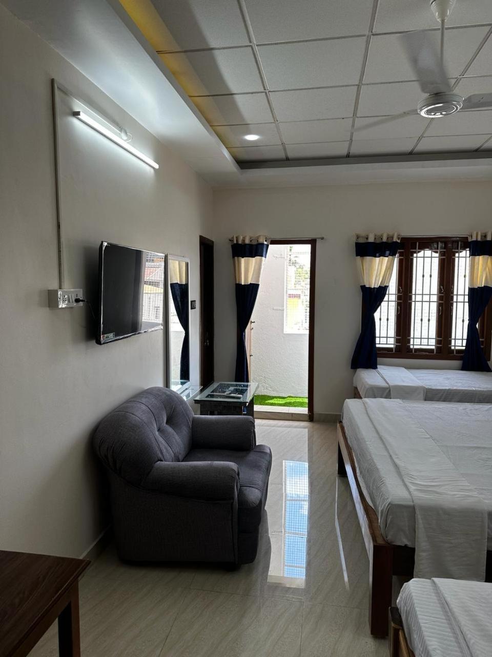 Family Room with Balcony photo 2