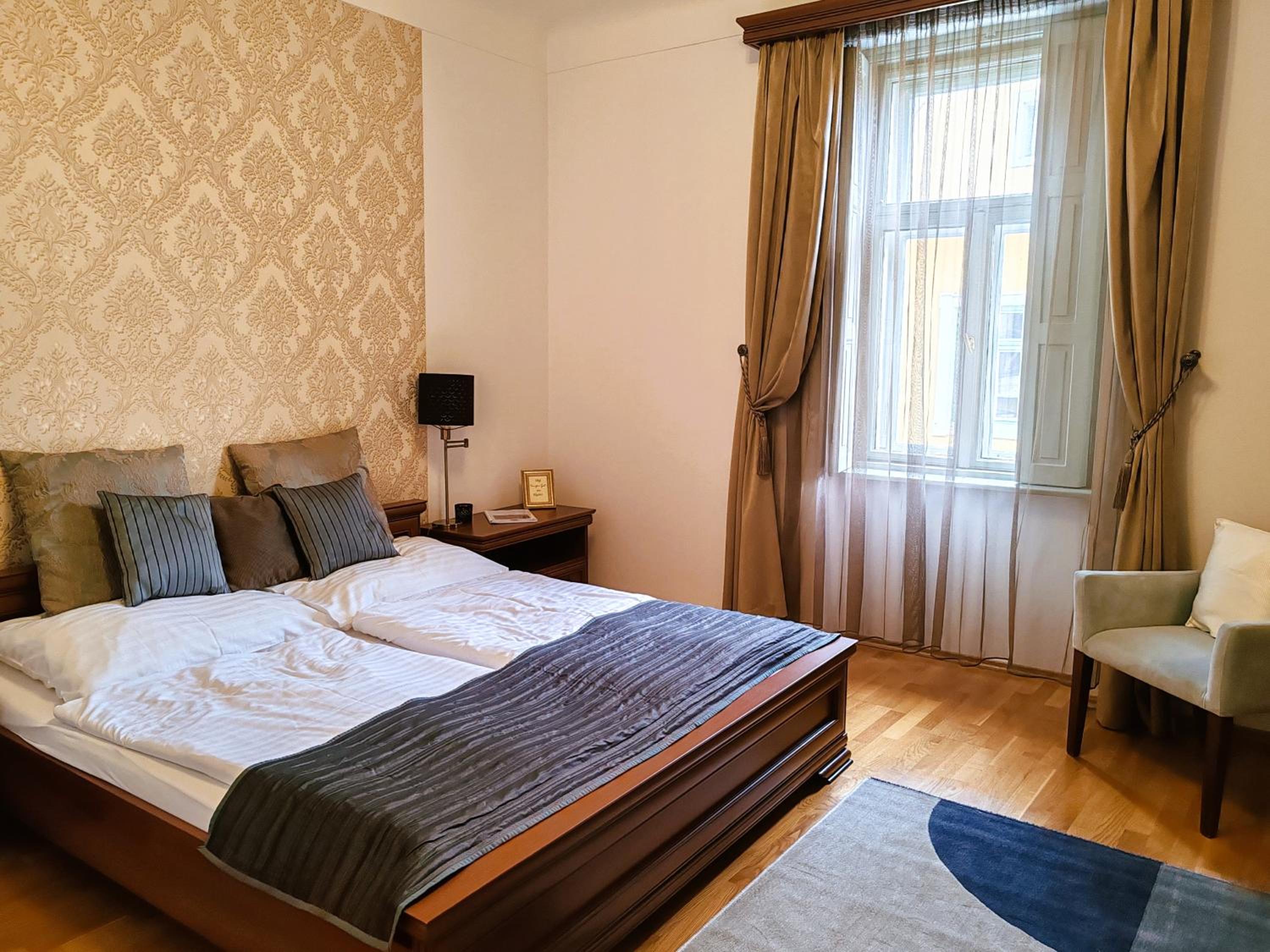 Deluxe Double Room with Bath photo 1