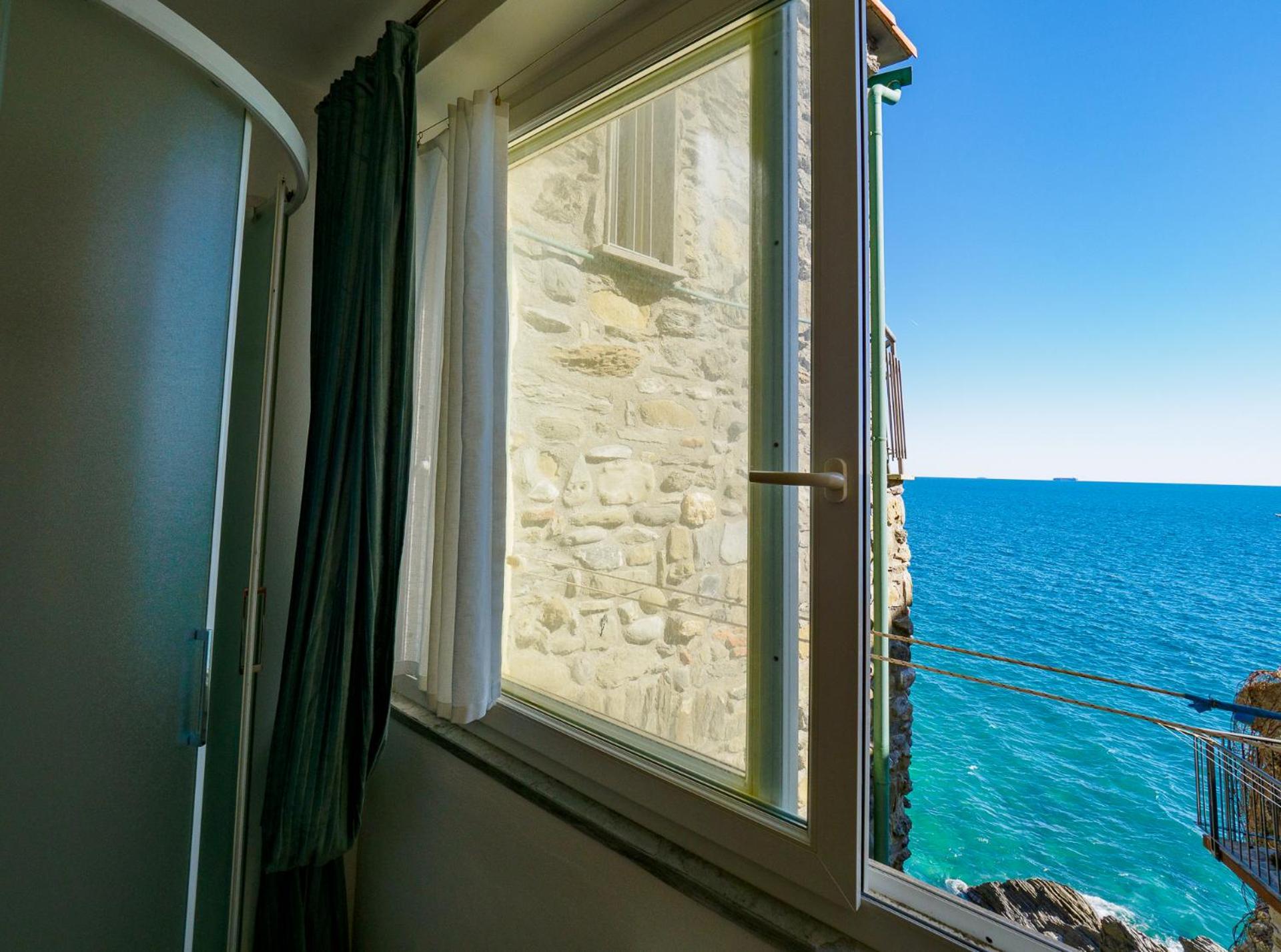 Double Room with Sea View - Photo 14