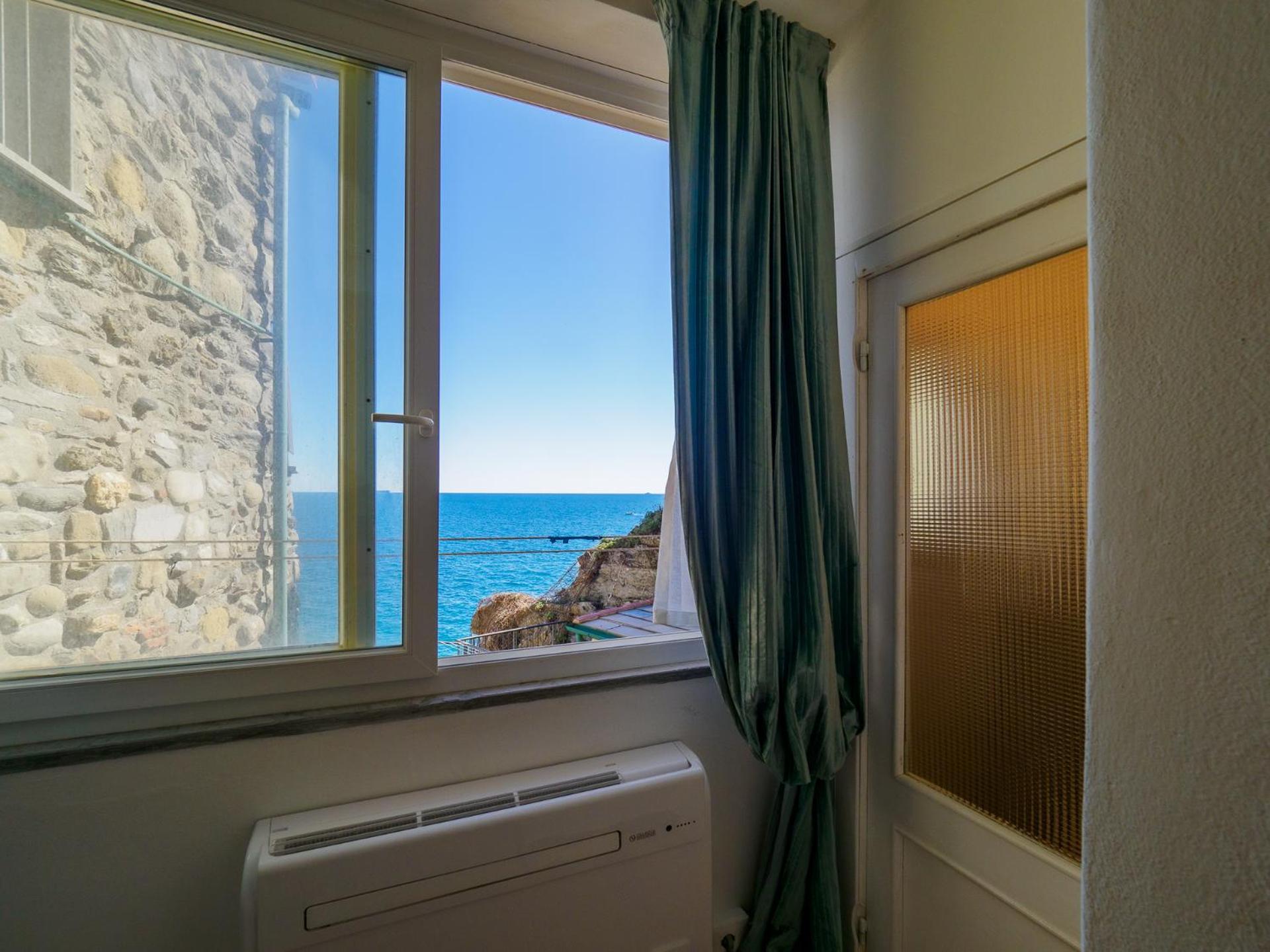 Double Room with Sea View - Photo 12